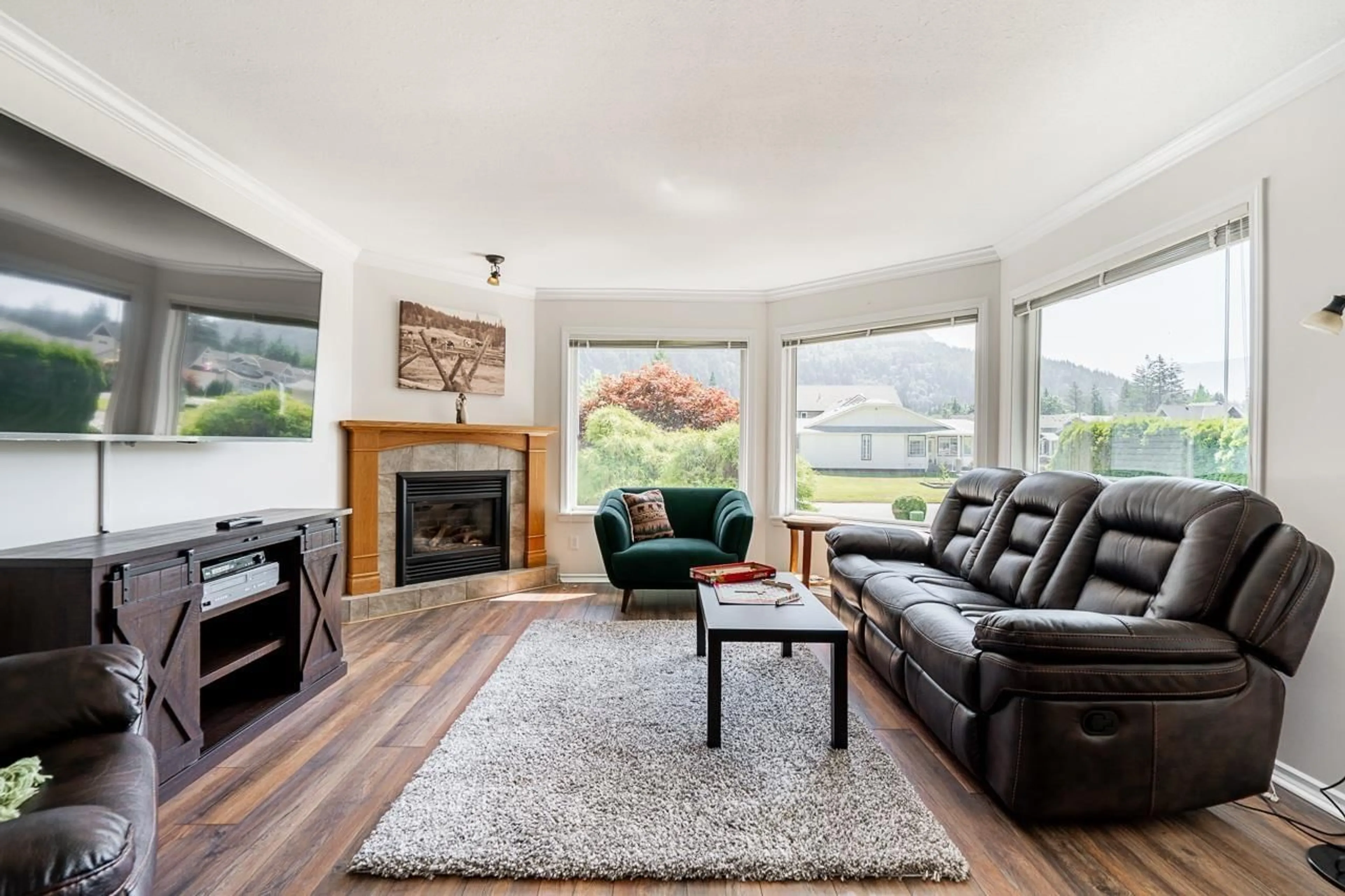 Living room, wood floors for 310 CHESTNUT AVENUE, Harrison Hot Springs British Columbia V0M1A3