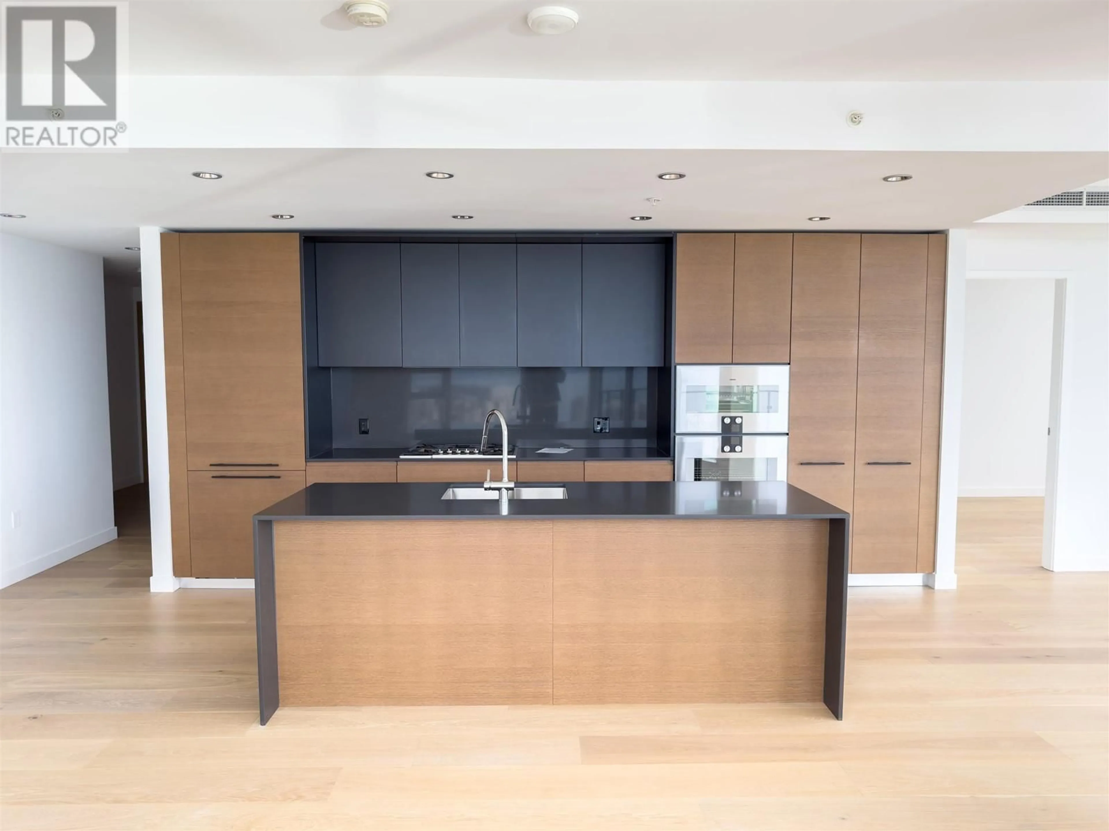 Contemporary kitchen, wood floors for 3810 1289 HORNBY STREET, Vancouver British Columbia V6Z0G7