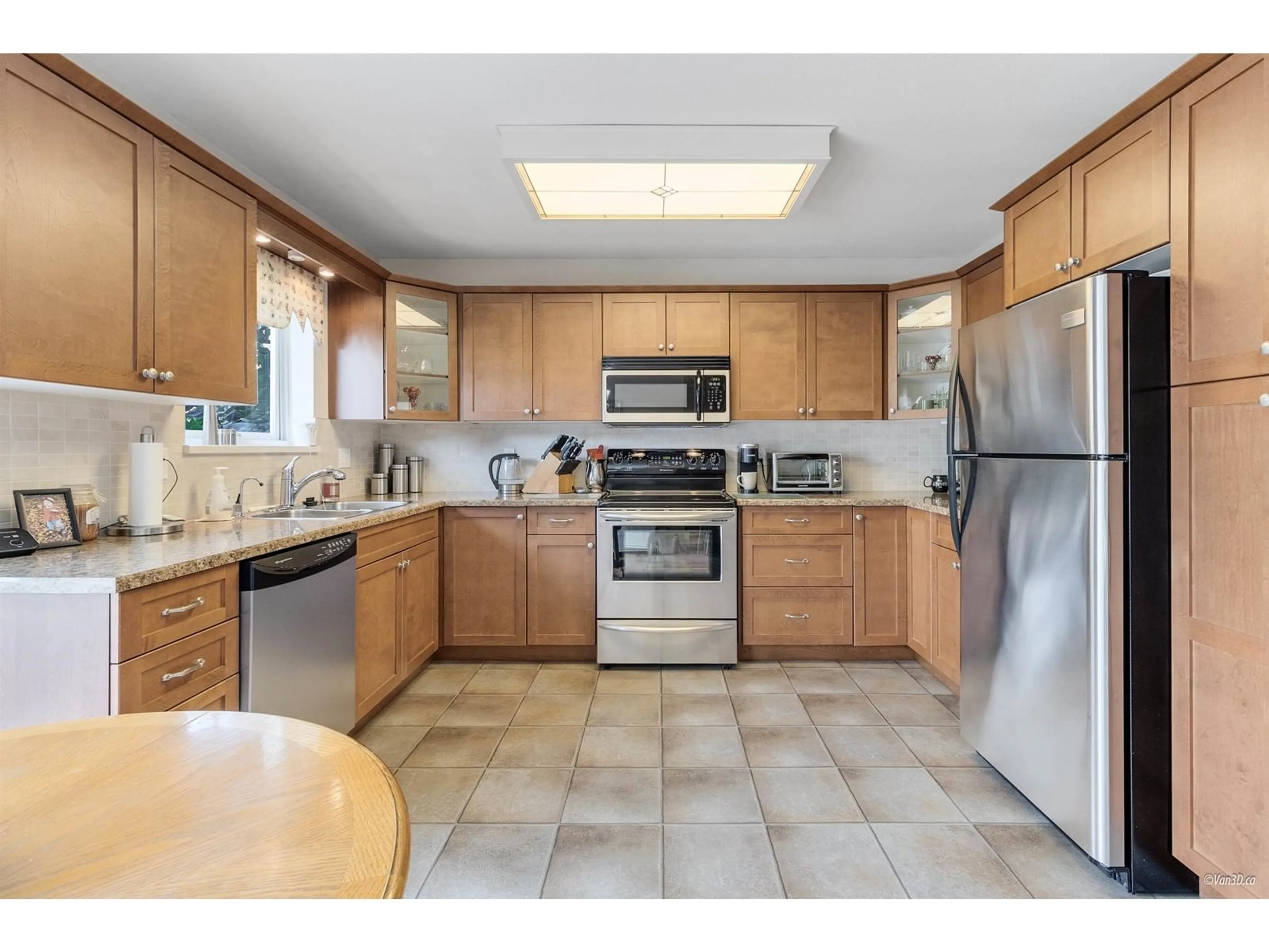 Standard kitchen, wood floors for 107 10172 141 STREET, Surrey British Columbia V3T4P6