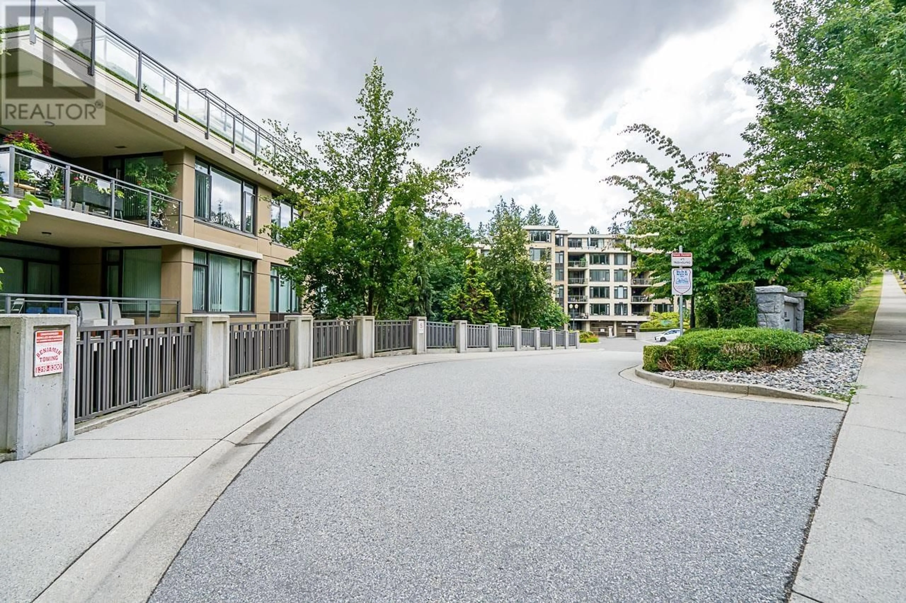 Patio, the street view for 406 2950 PANORAMA DRIVE, Coquitlam British Columbia V3E0C9