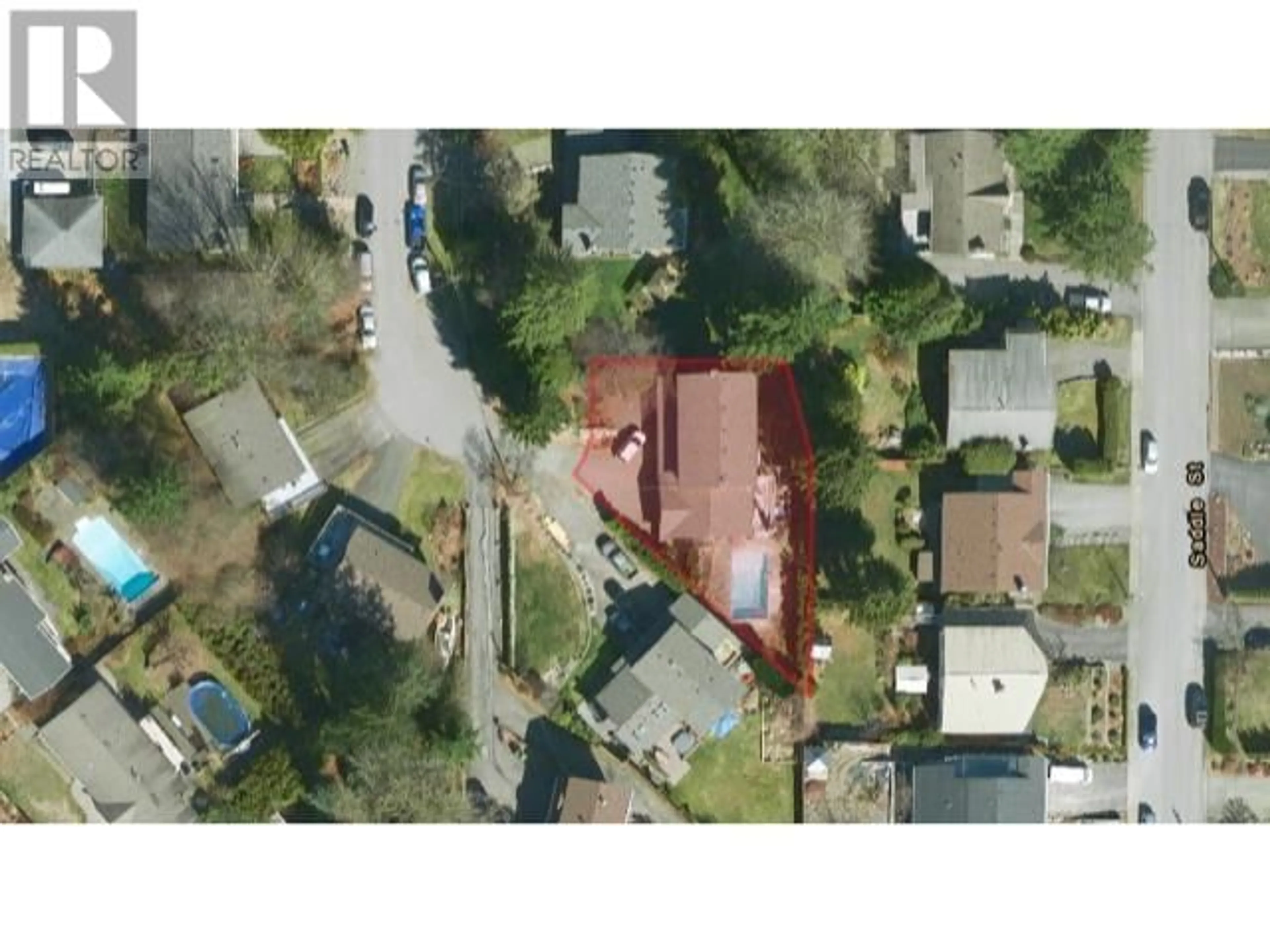 A pic from outside/outdoor area/front of a property/back of a property/a pic from drone, street for 999 OGDEN STREET, Coquitlam British Columbia V3C3P2