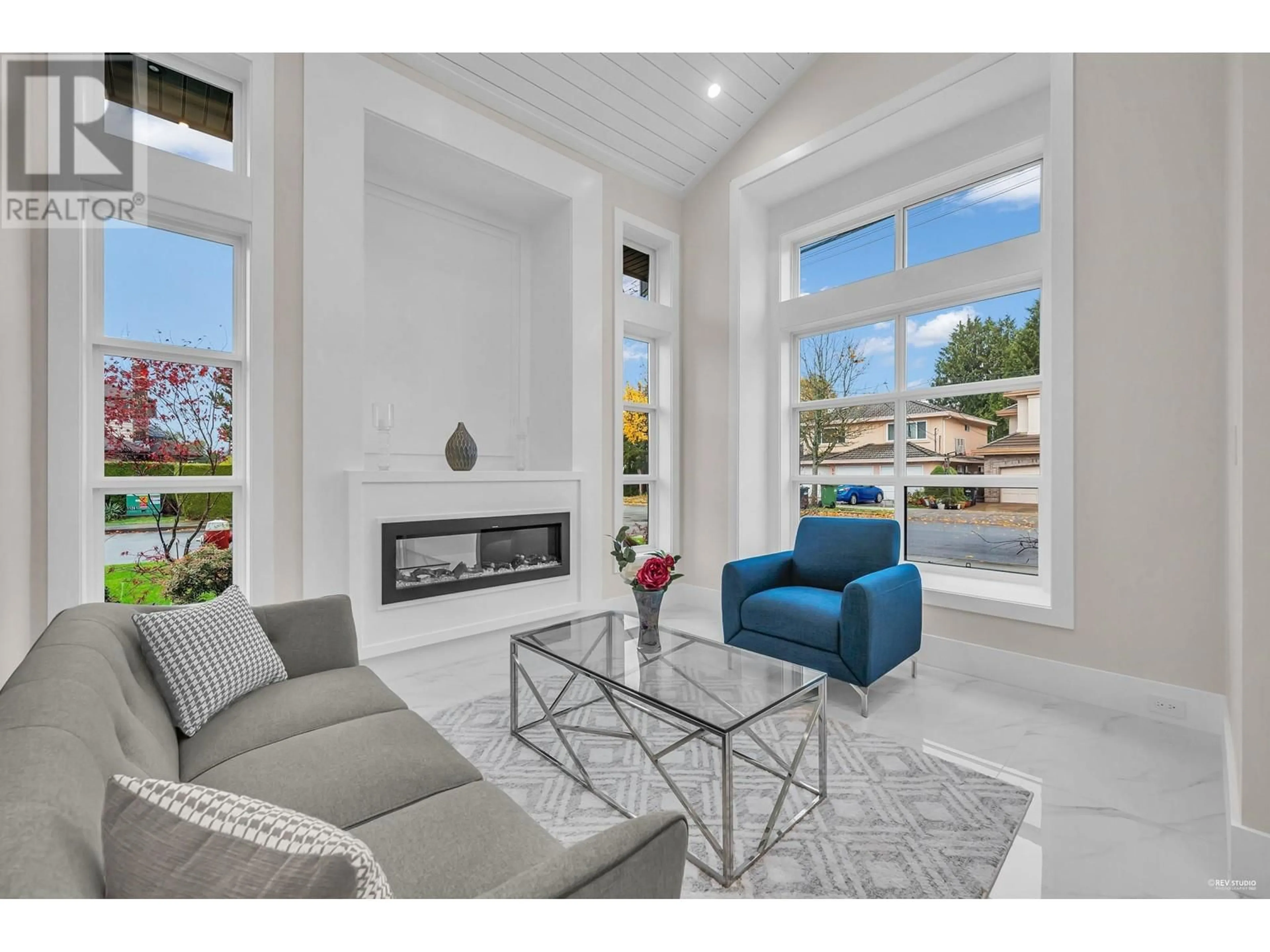 Living room with furniture, ceramic/tile floor for 5180 WOODWARDS ROAD, Richmond British Columbia V7E1H1