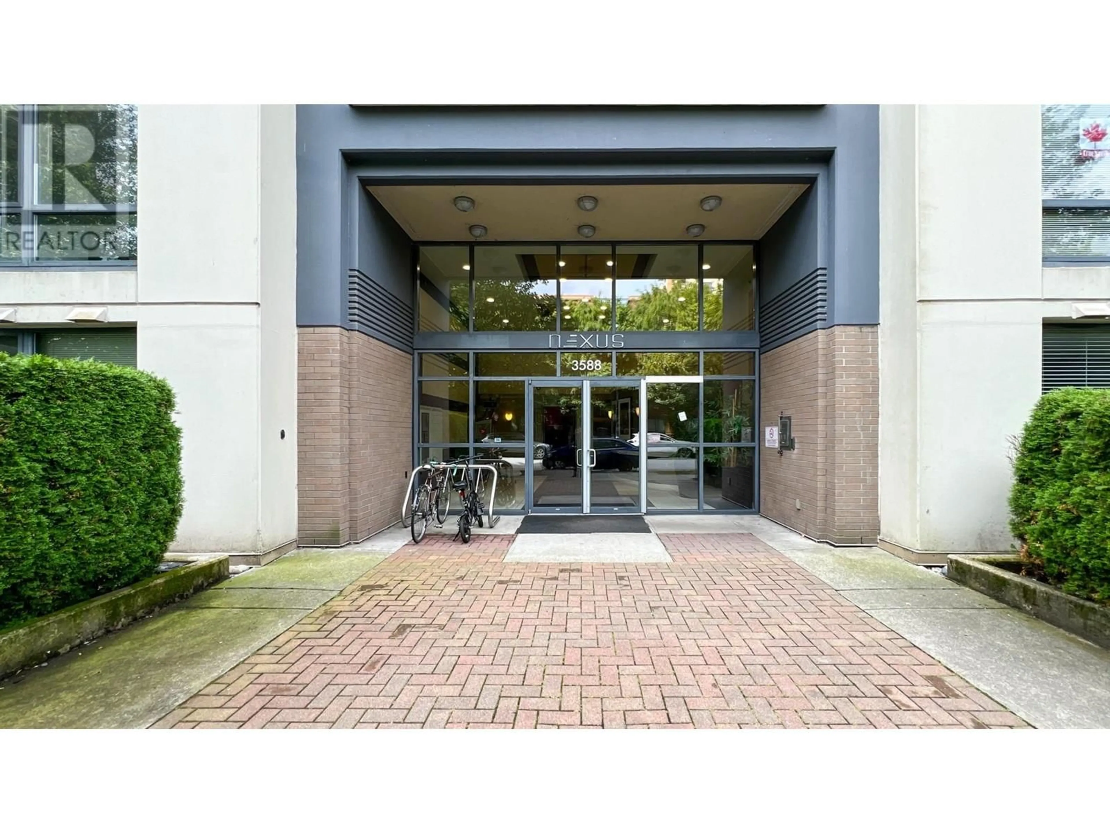 Indoor foyer, ceramic floors for 612 3588 CROWLEY DRIVE, Vancouver British Columbia V5R6H3