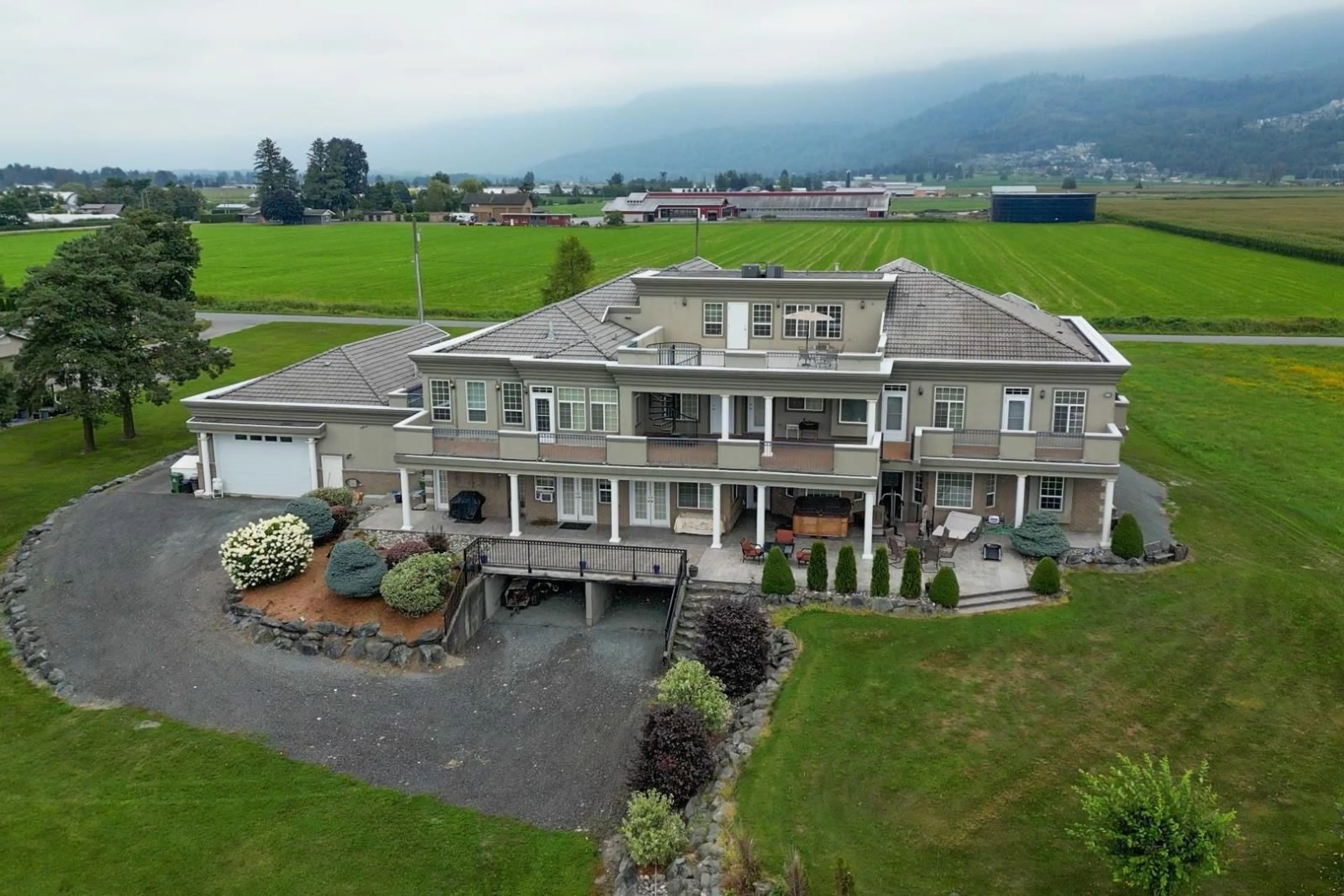 Frontside or backside of a home, the front or back of building for 8703 UPPER PRAIRIE ROAD|East Chilliwack, Chilliwack British Columbia V2P6H3