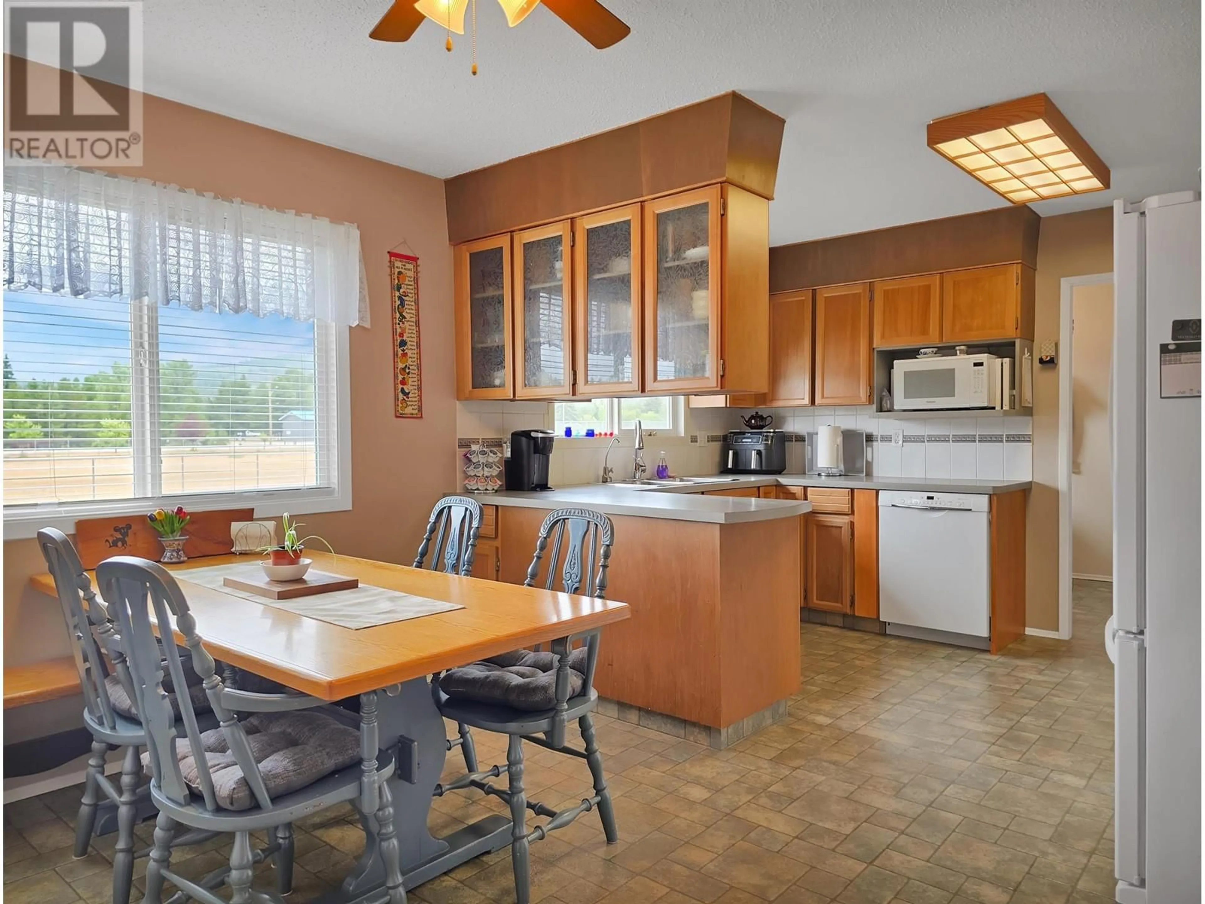 Open concept kitchen, ceramic/tile floor for 1411 6TH AVENUE, Valemount British Columbia V0E2Z0