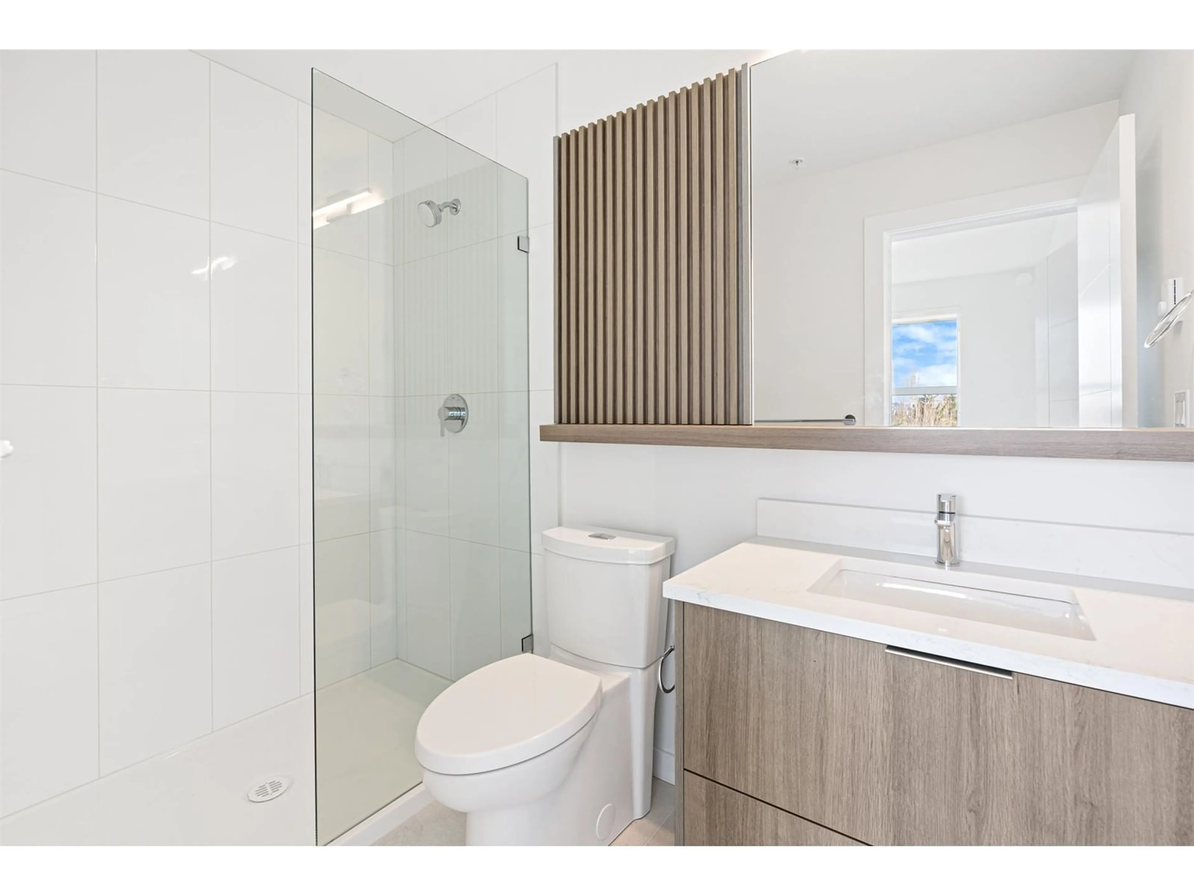 Standard bathroom for 401 20695 EASTLEIGH CRESCENT, Langley British Columbia V3A0P7