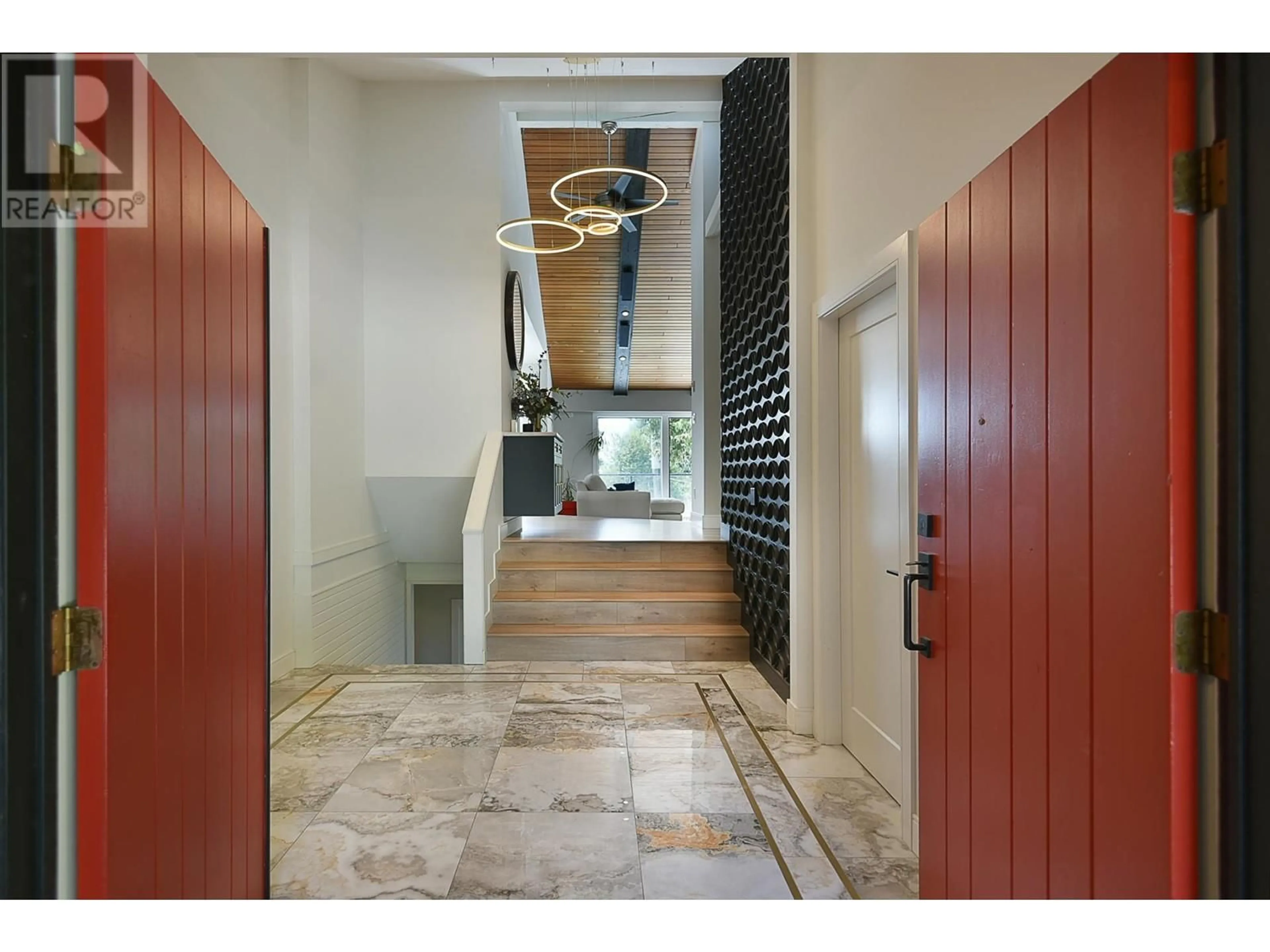 Indoor foyer, wood floors for 7305 REDROOFFS ROAD, Halfmoon Bay British Columbia V7Z0T3