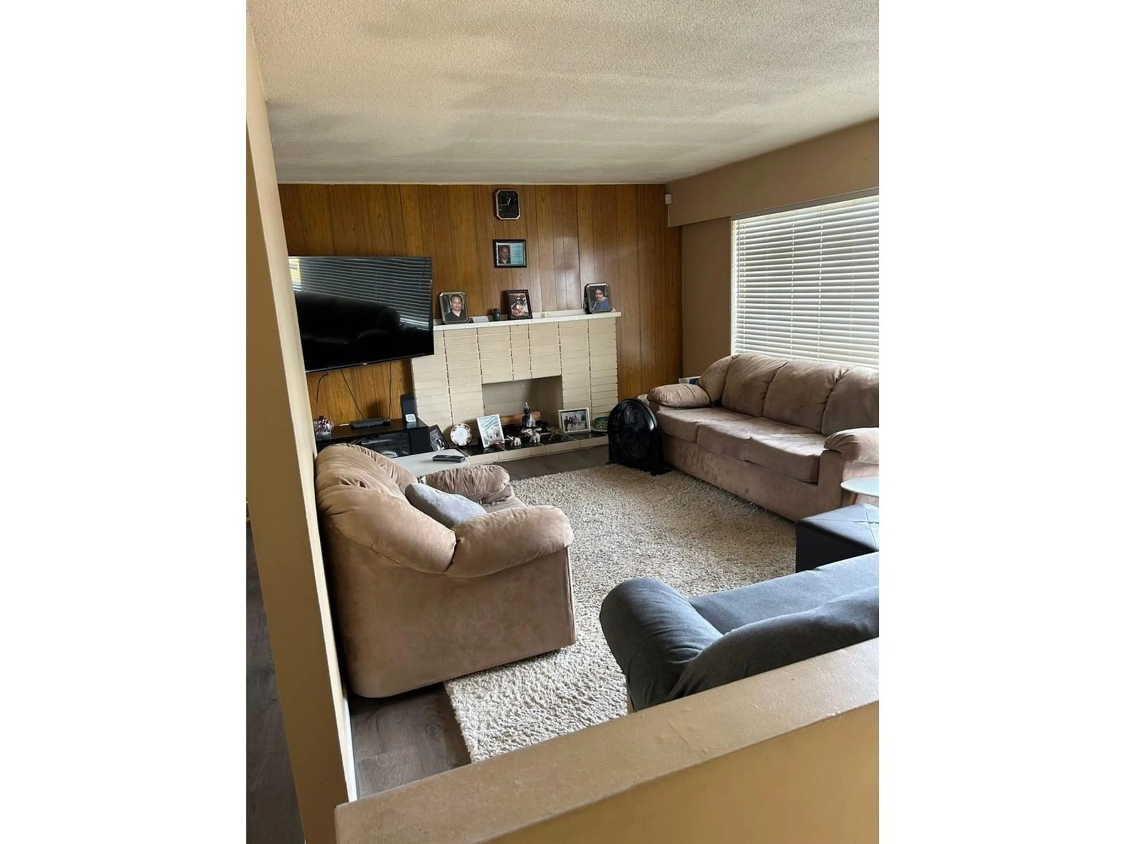A pic of a room for 11380 140, Surrey British Columbia V3R3G6