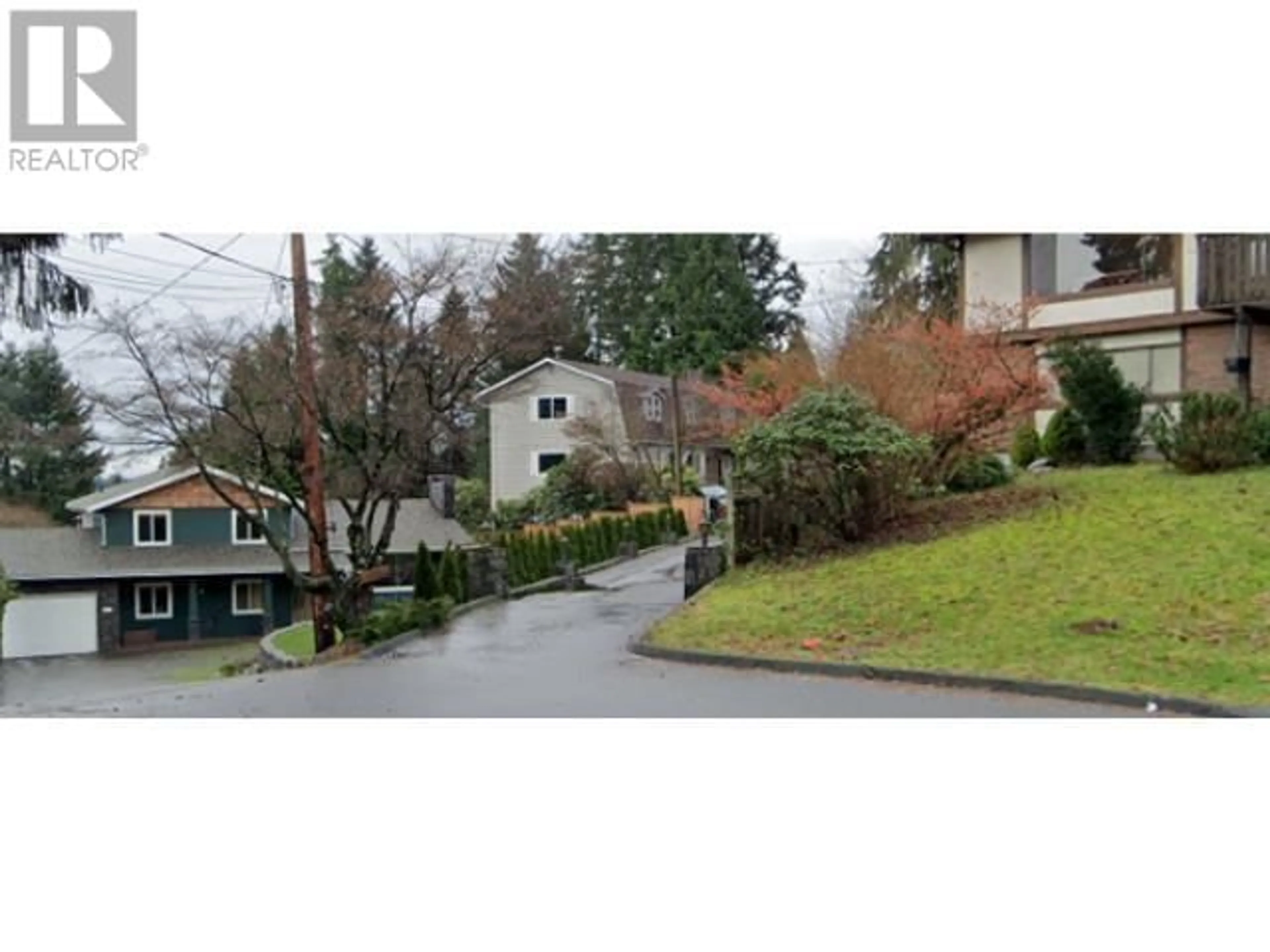 A pic from outside/outdoor area/front of a property/back of a property/a pic from drone, street for 991 OGDEN STREET, Coquitlam British Columbia V3C3P2