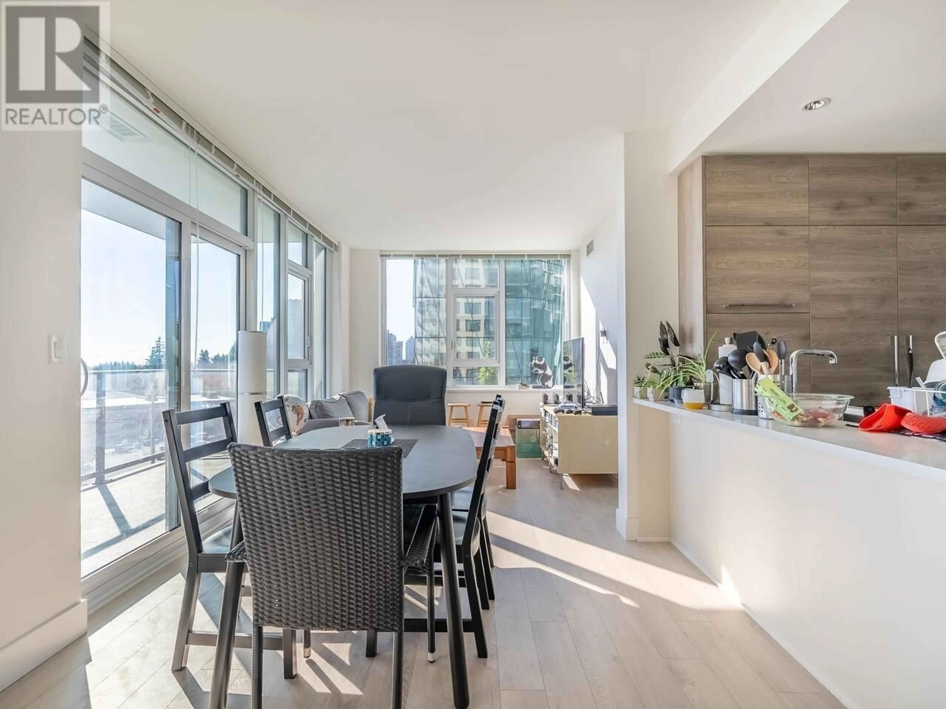 Dining room, wood floors for 510 7388 KINGSWAY, Burnaby British Columbia V3N0G9