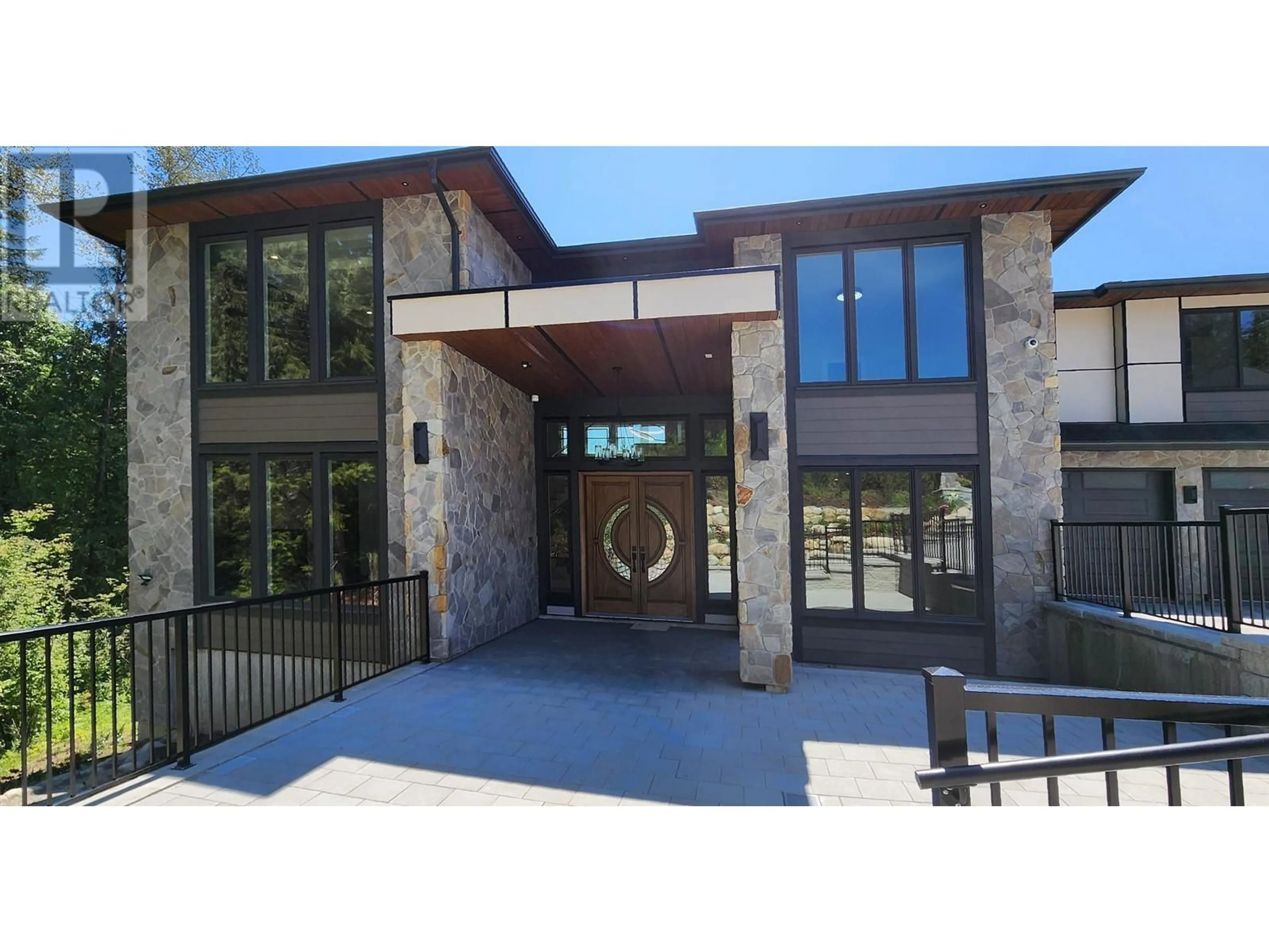 Indoor foyer for 12230 267 STREET, Maple Ridge British Columbia V2W0E2