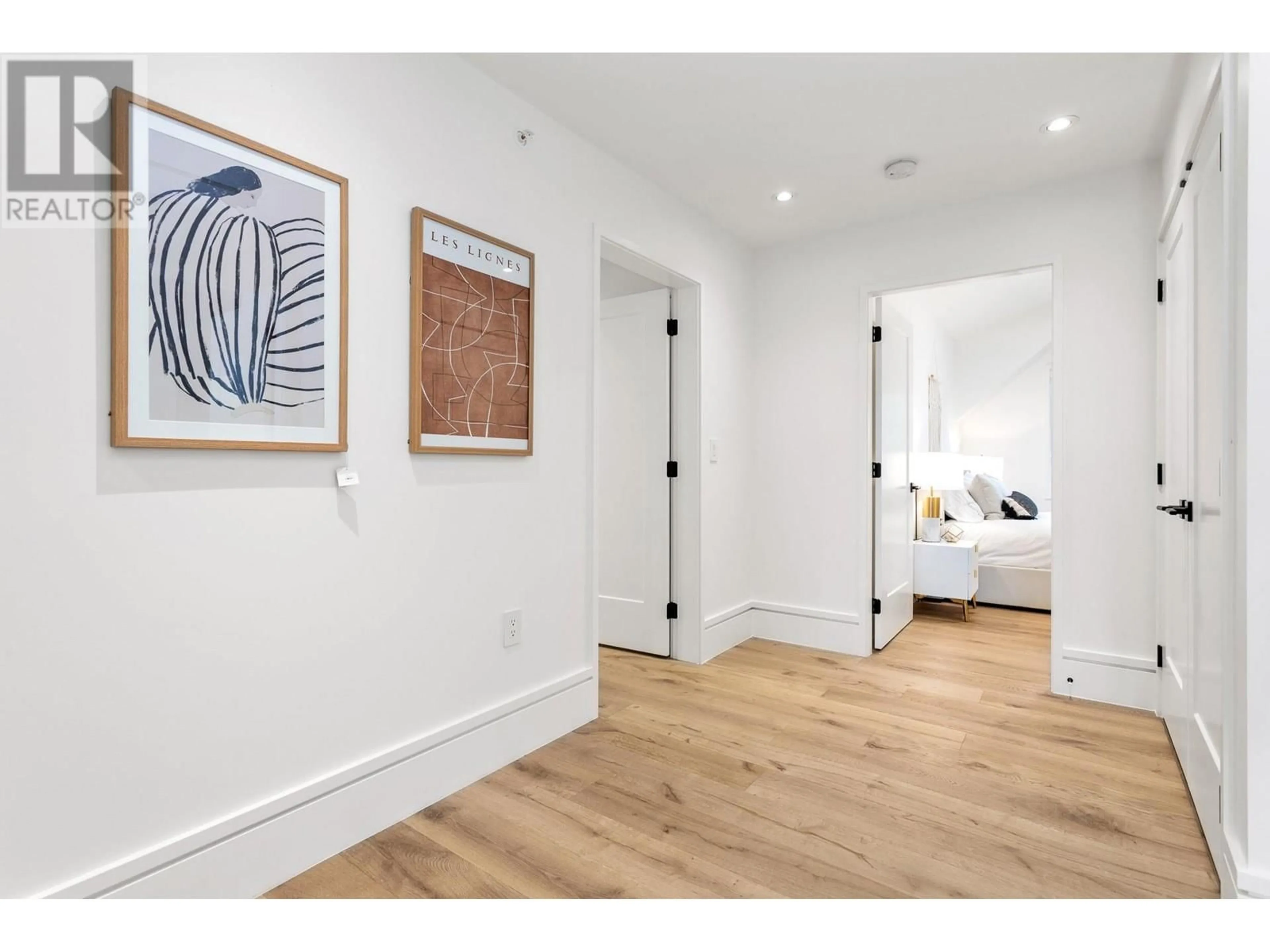 Indoor entryway, wood floors for 7067 CYPRESS STREET, Vancouver British Columbia V6P5M2