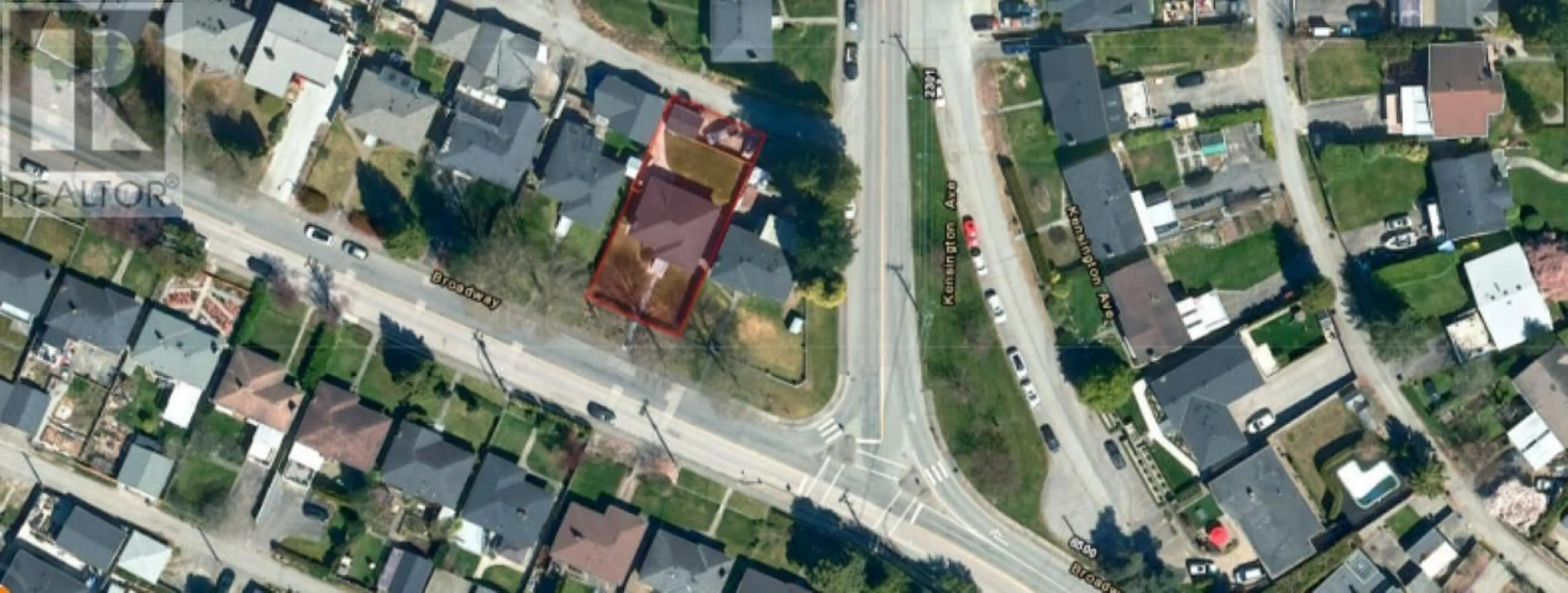 A pic from outside/outdoor area/front of a property/back of a property/a pic from drone, street for 6435 BROADWAY, Burnaby British Columbia V5B2Y4
