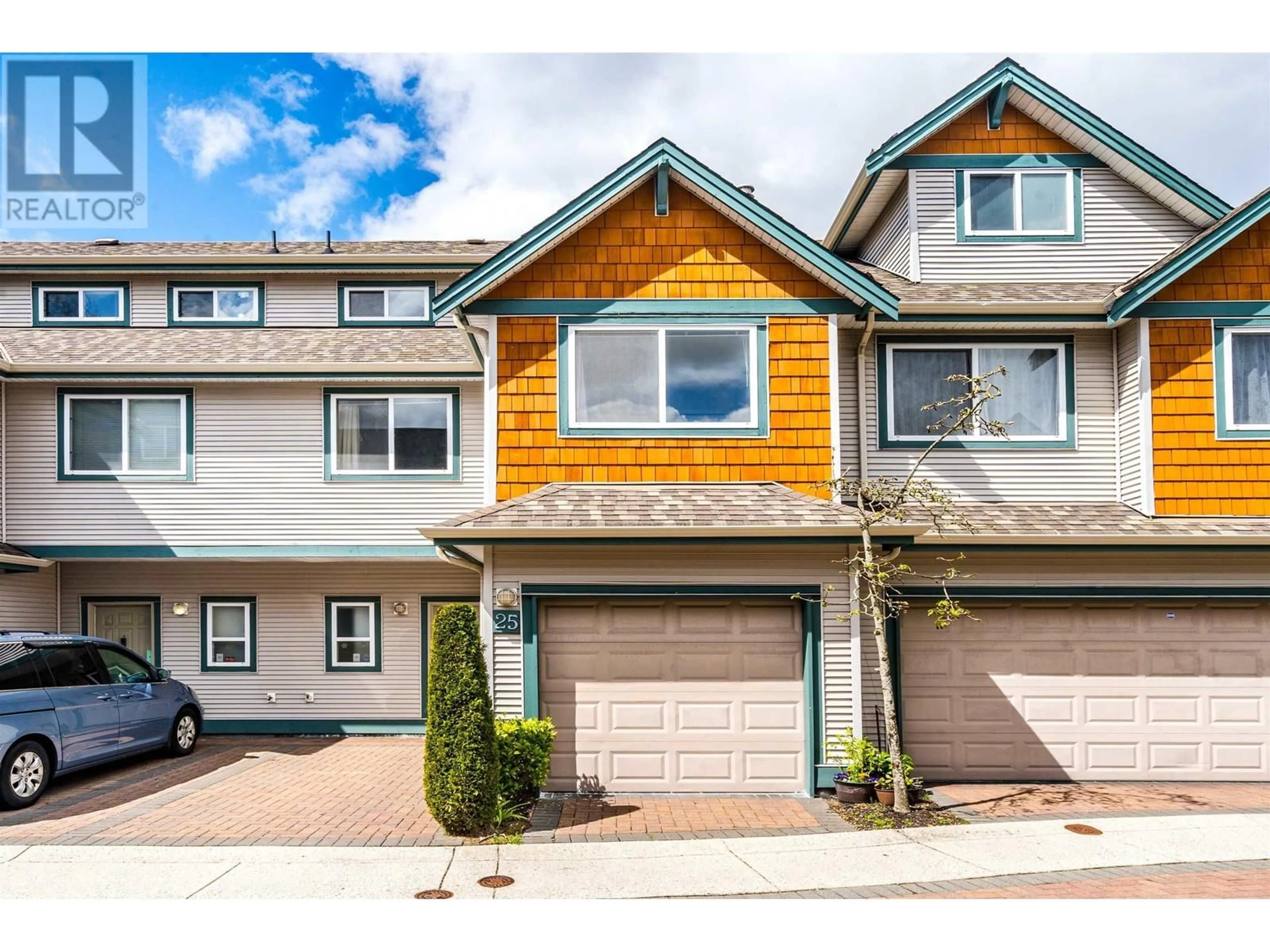 Home with vinyl exterior material, street for 25 10411 HALL AVENUE, Richmond British Columbia V6X4G7