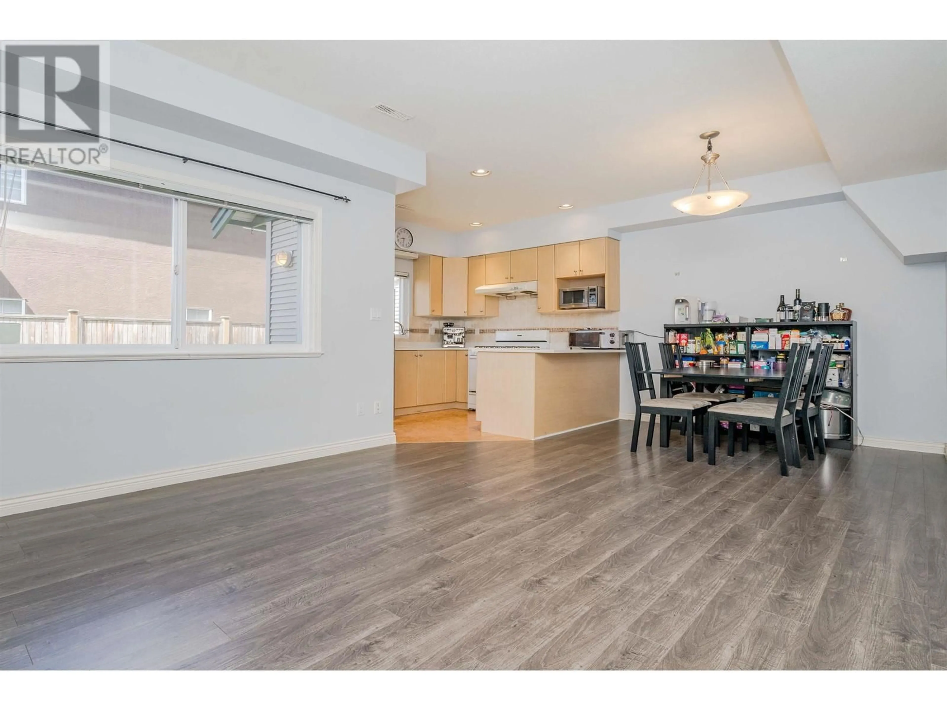 Open concept kitchen, wood/laminate floor for 25 10411 HALL AVENUE, Richmond British Columbia V6X4G7