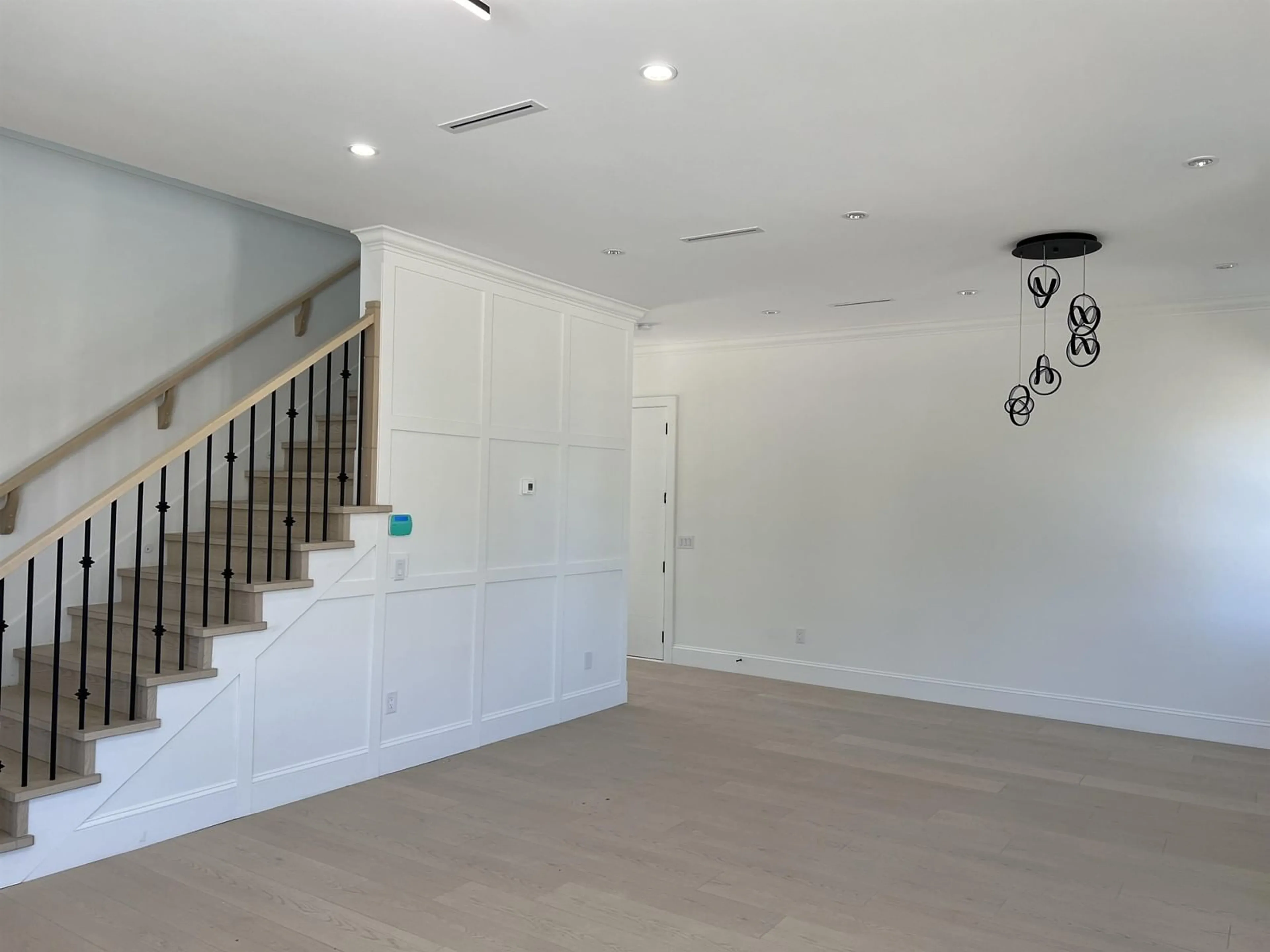 Indoor foyer, wood floors for 5949 142 STREET, Surrey British Columbia V3X1C8