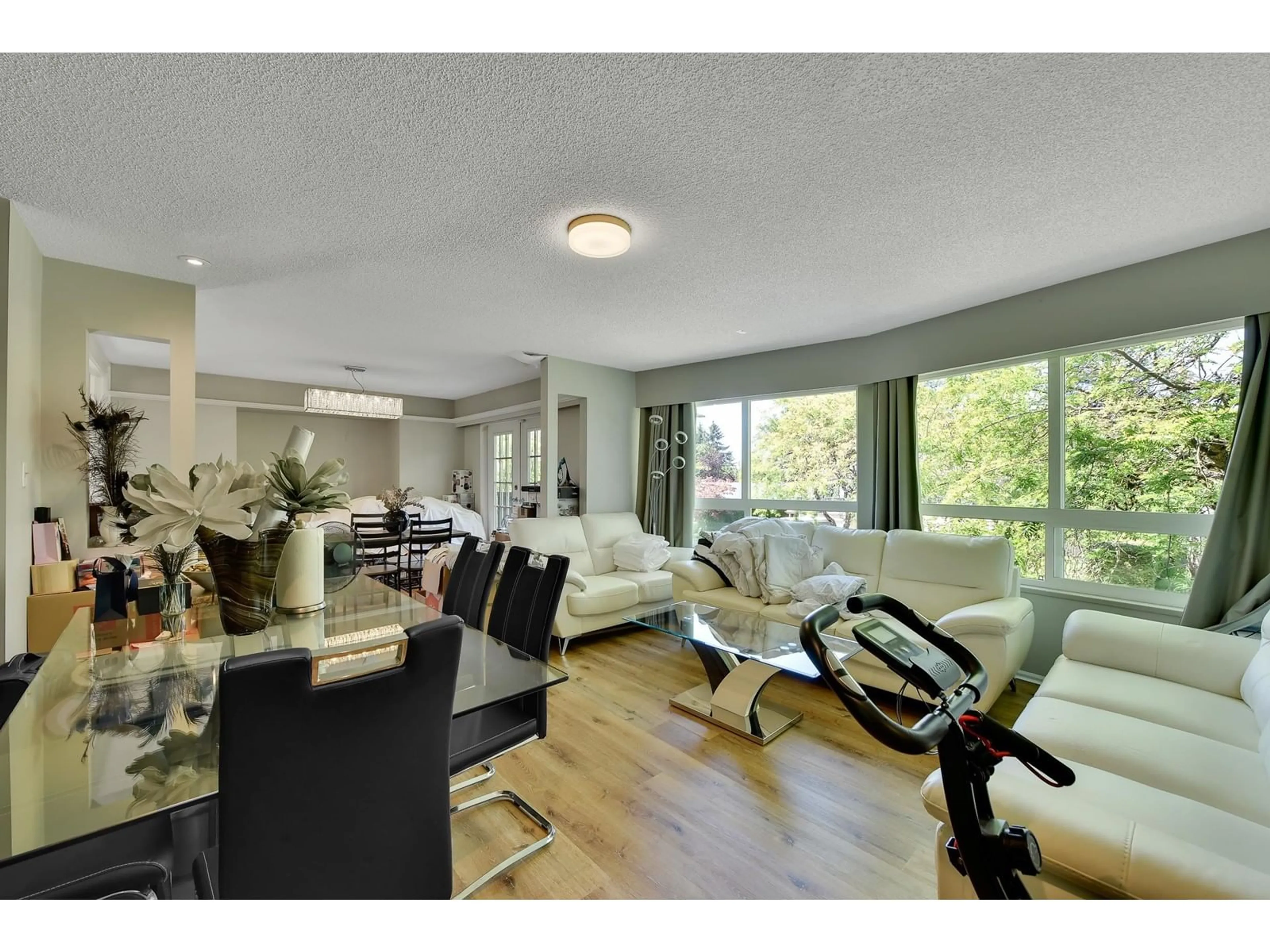 Living room for 20916 49A AVENUE, Langley British Columbia V3A5Y6