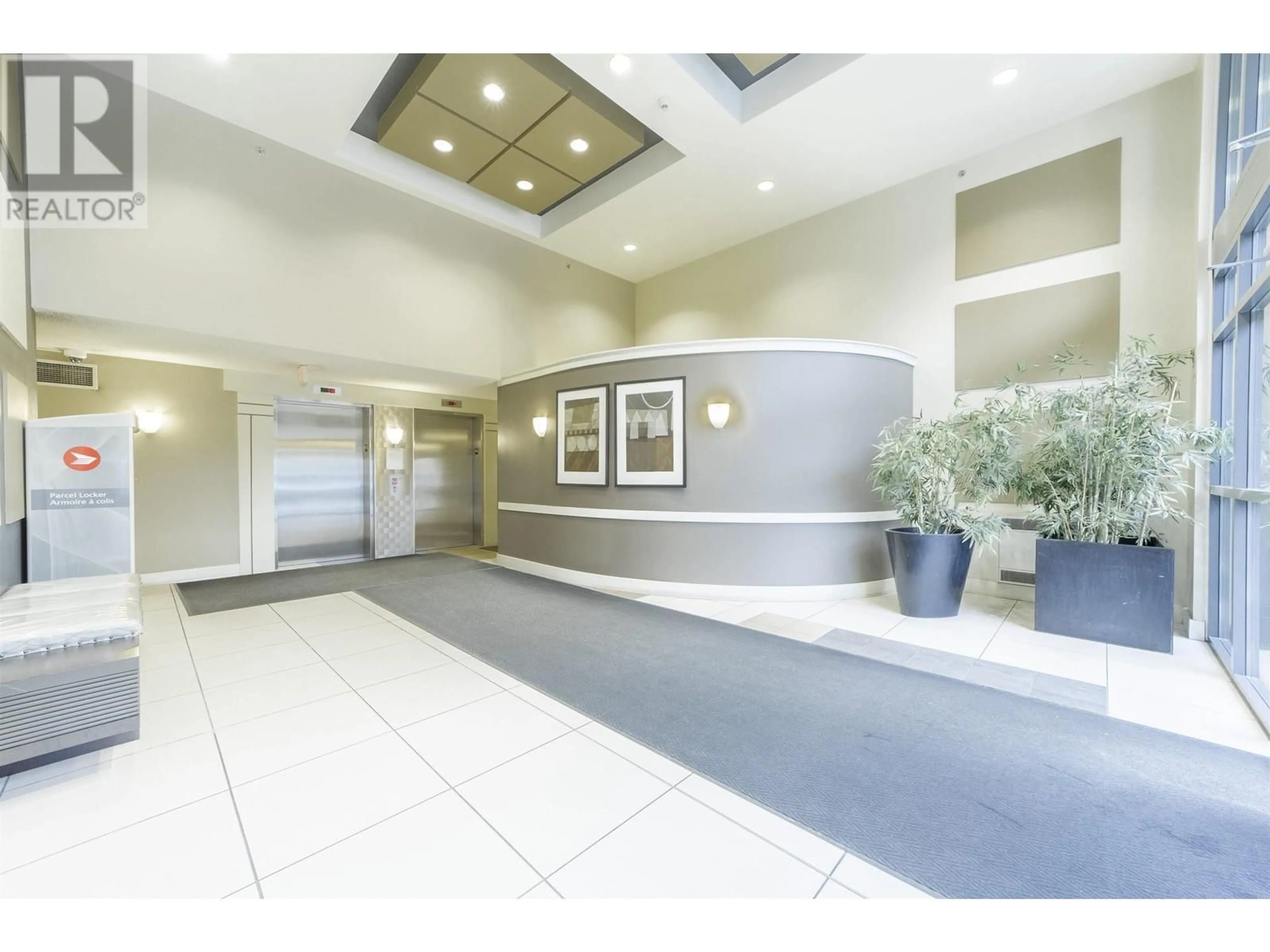 Indoor lobby for 305 3588 CROWLEY DRIVE, Vancouver British Columbia V5R6H3