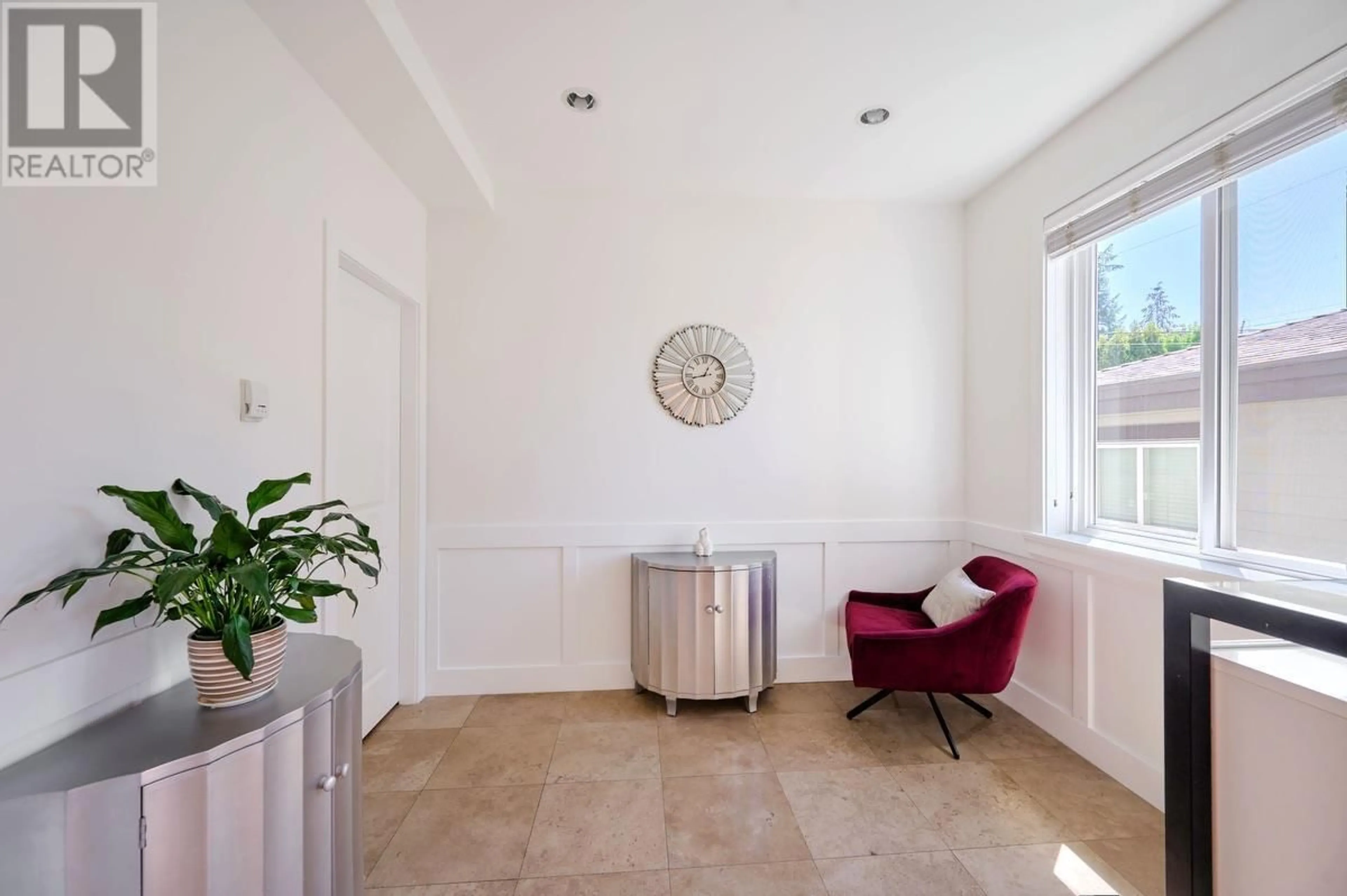 Indoor foyer, ceramic floors for 3014 PAISLEY ROAD, North Vancouver British Columbia V7R1C8