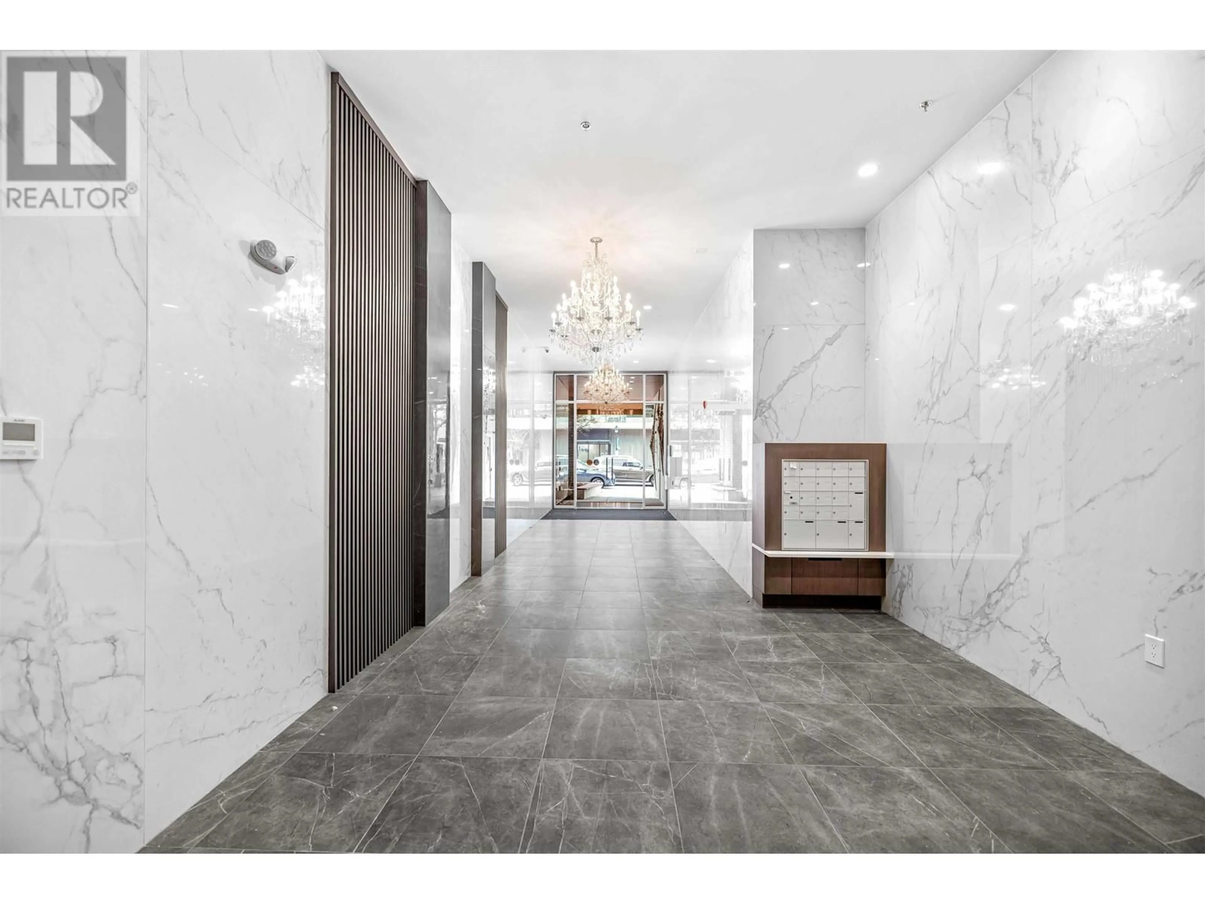 Indoor foyer, ceramic floors for 204 1331 MARINE DRIVE, West Vancouver British Columbia V7T1B6