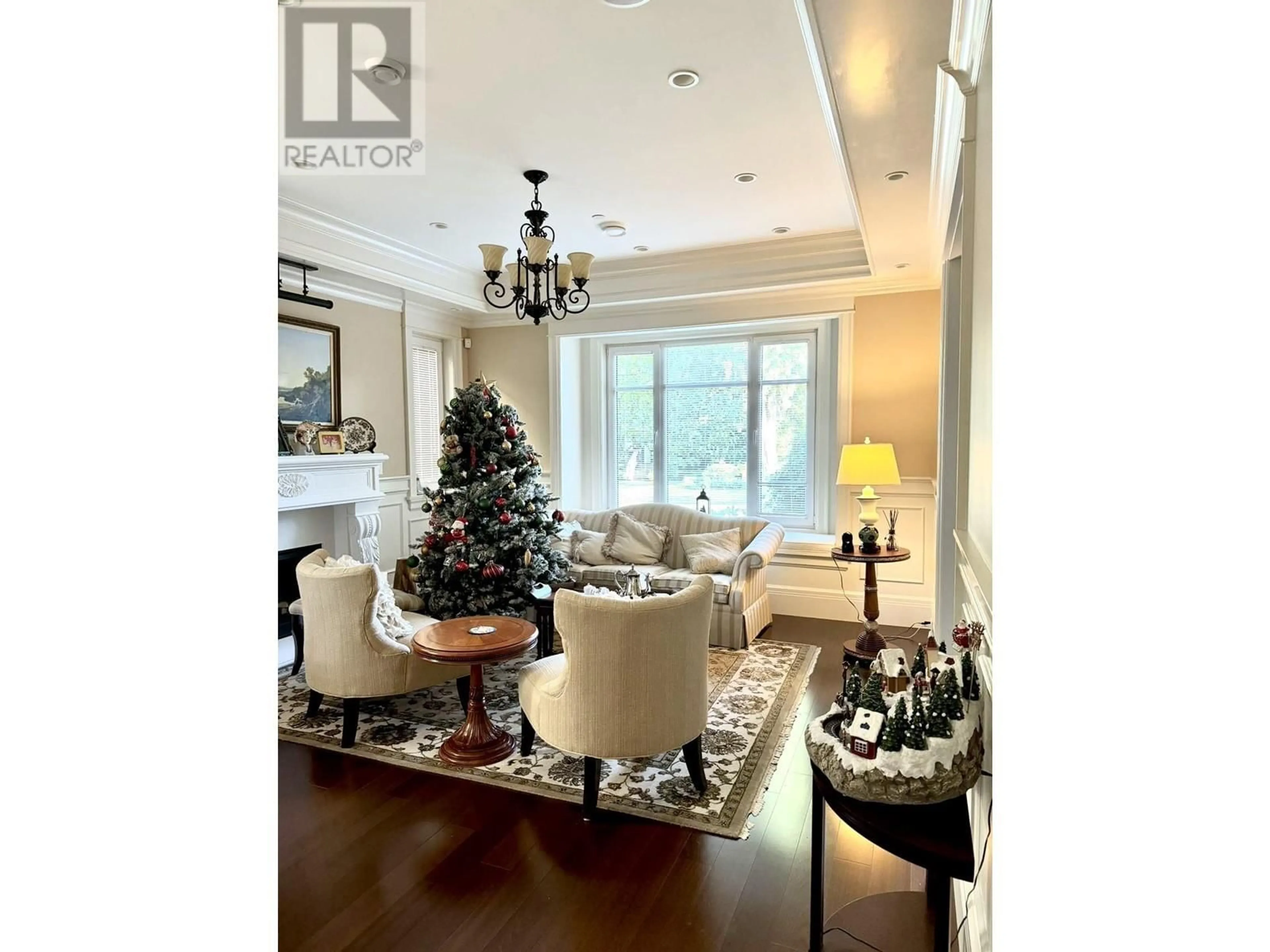 Dining room, wood/laminate floor for 3695 34TH AVENUE, Vancouver British Columbia V3B2P5