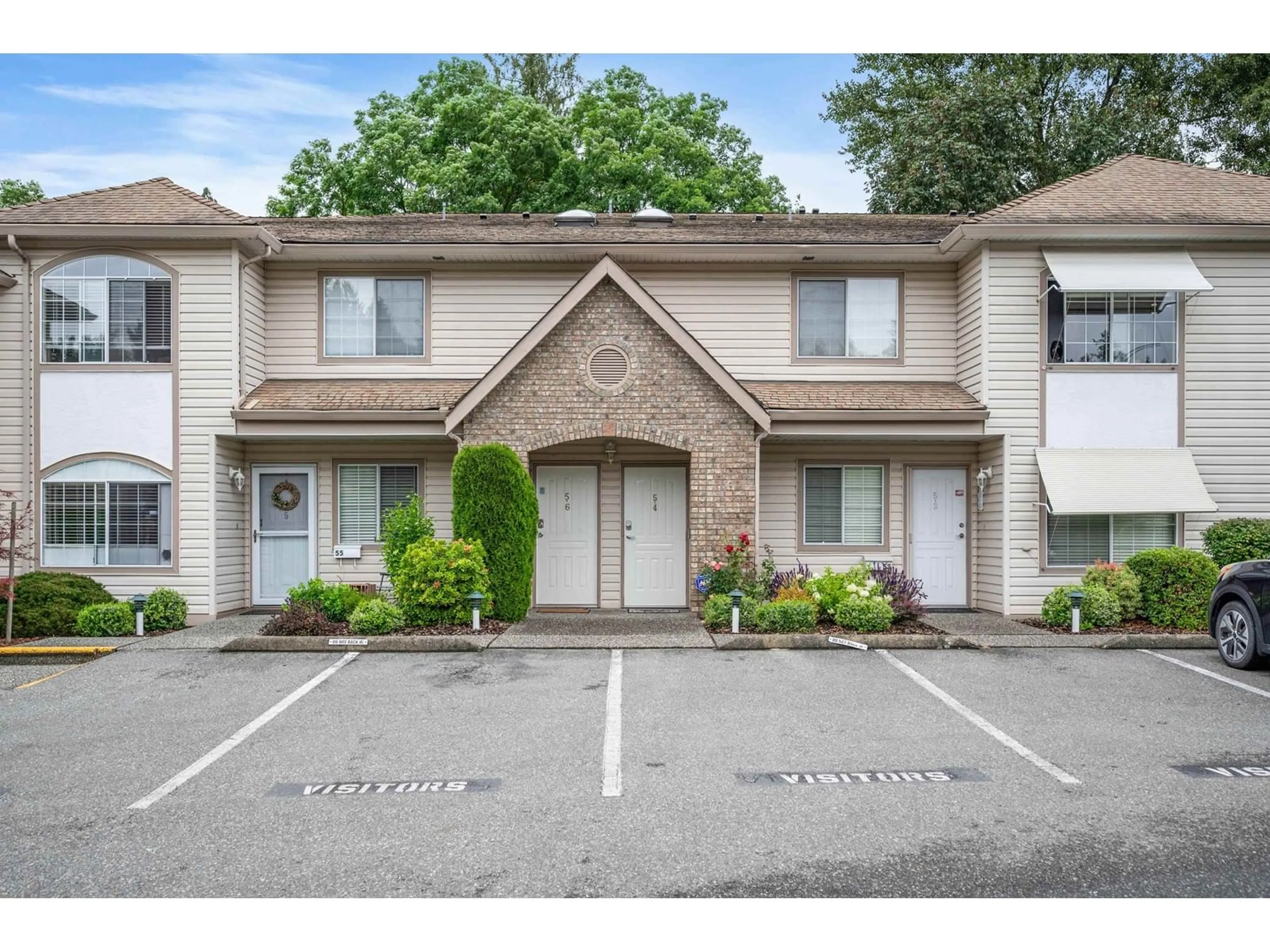 A pic from exterior of the house or condo, the front or back of building for 56 3110 TRAFALGAR STREET, Abbotsford British Columbia V2S7X7