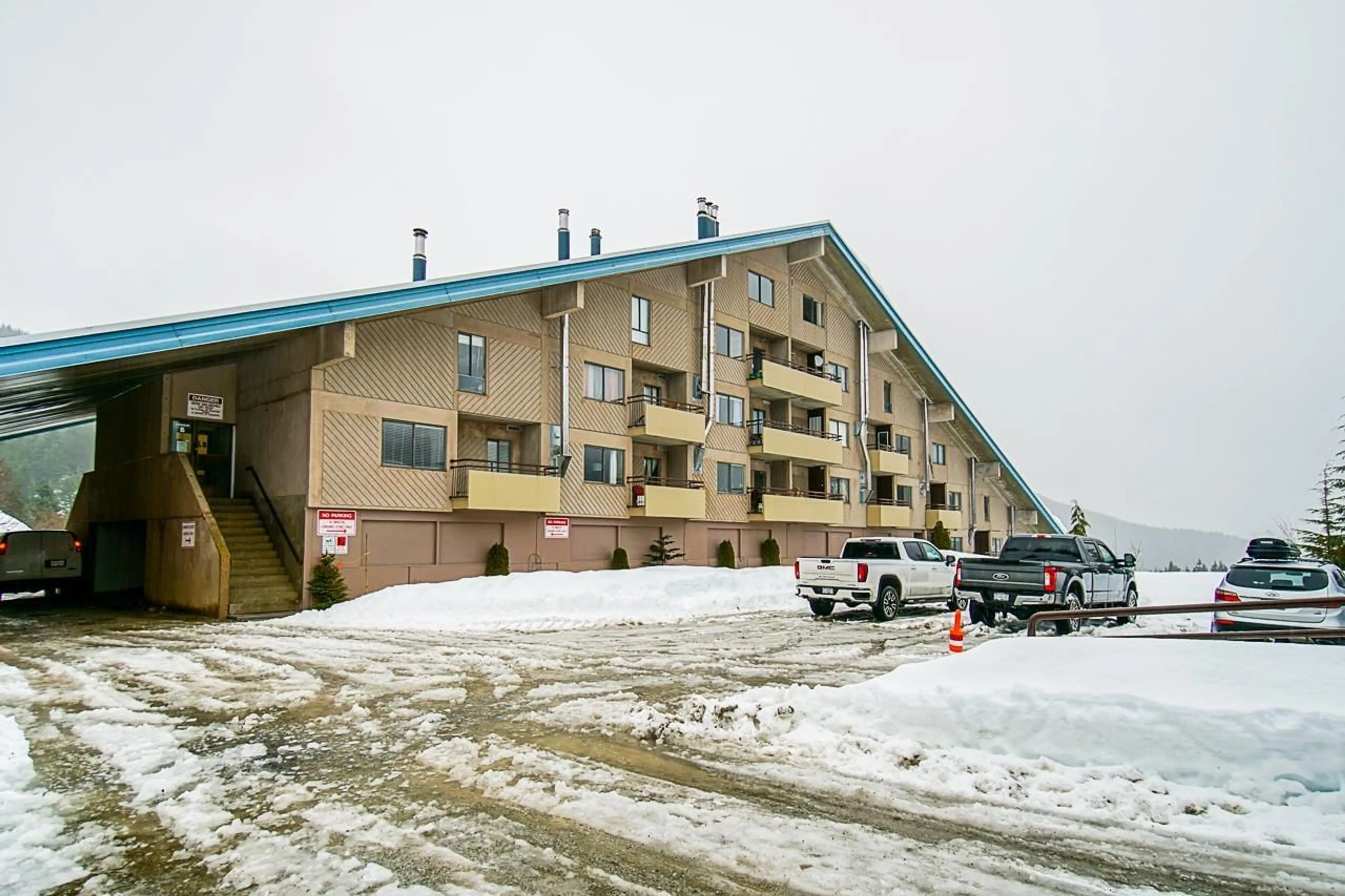Patio, building for 406B - 21000 ENZIAN, Agassiz British Columbia V0M1A1
