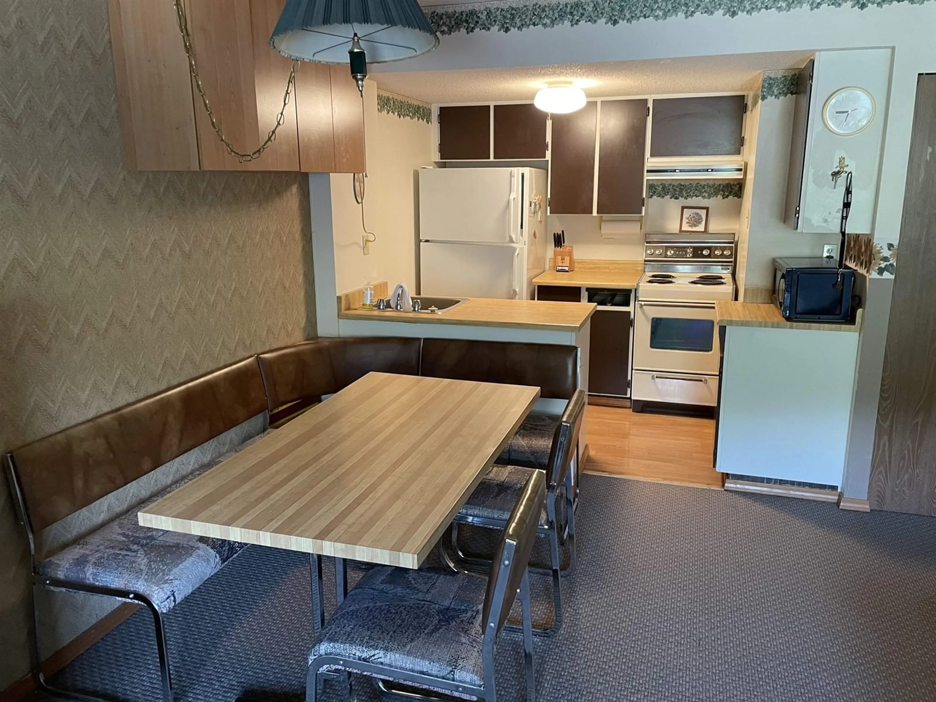 Standard kitchen, unknown for 406B - 21000 ENZIAN, Agassiz British Columbia V0M1A1