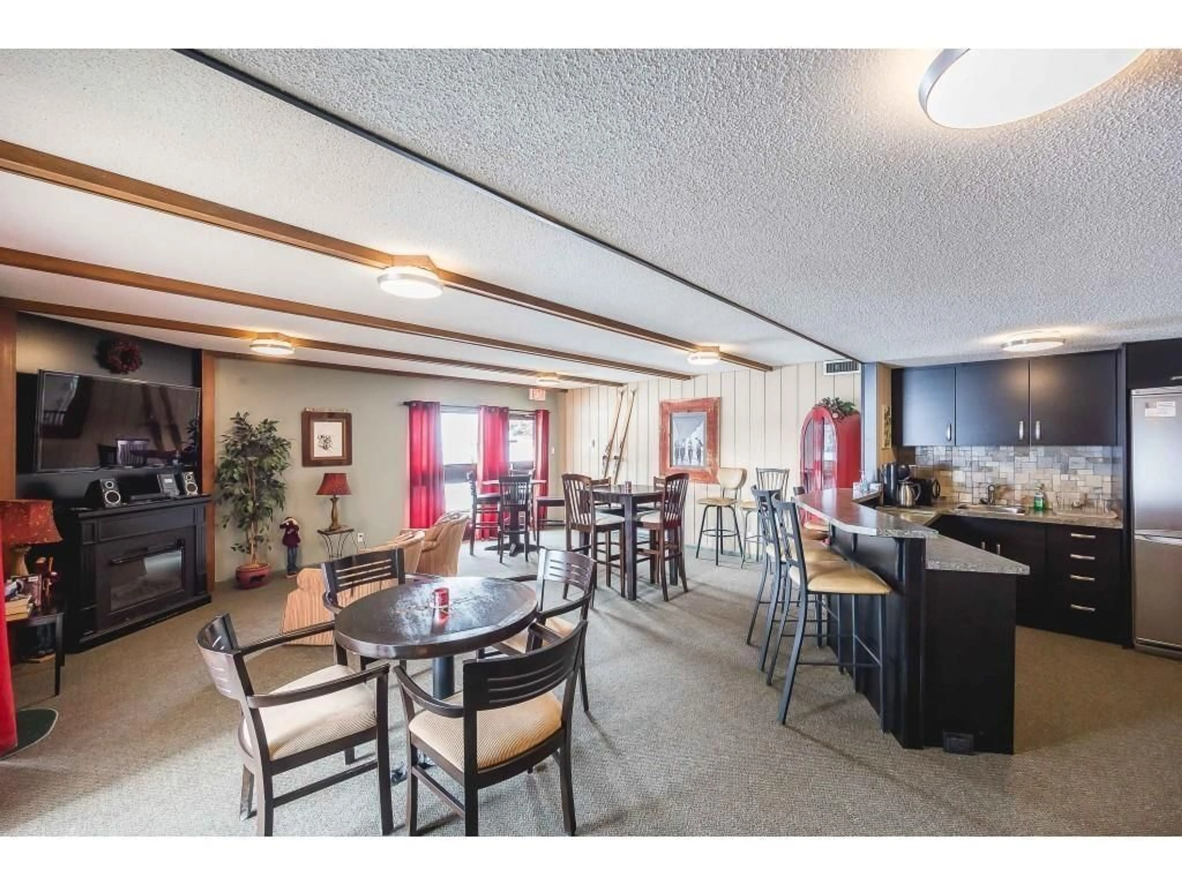 Dining room, wood/laminate floor for 406B - 21000 ENZIAN, Agassiz British Columbia V0M1A1