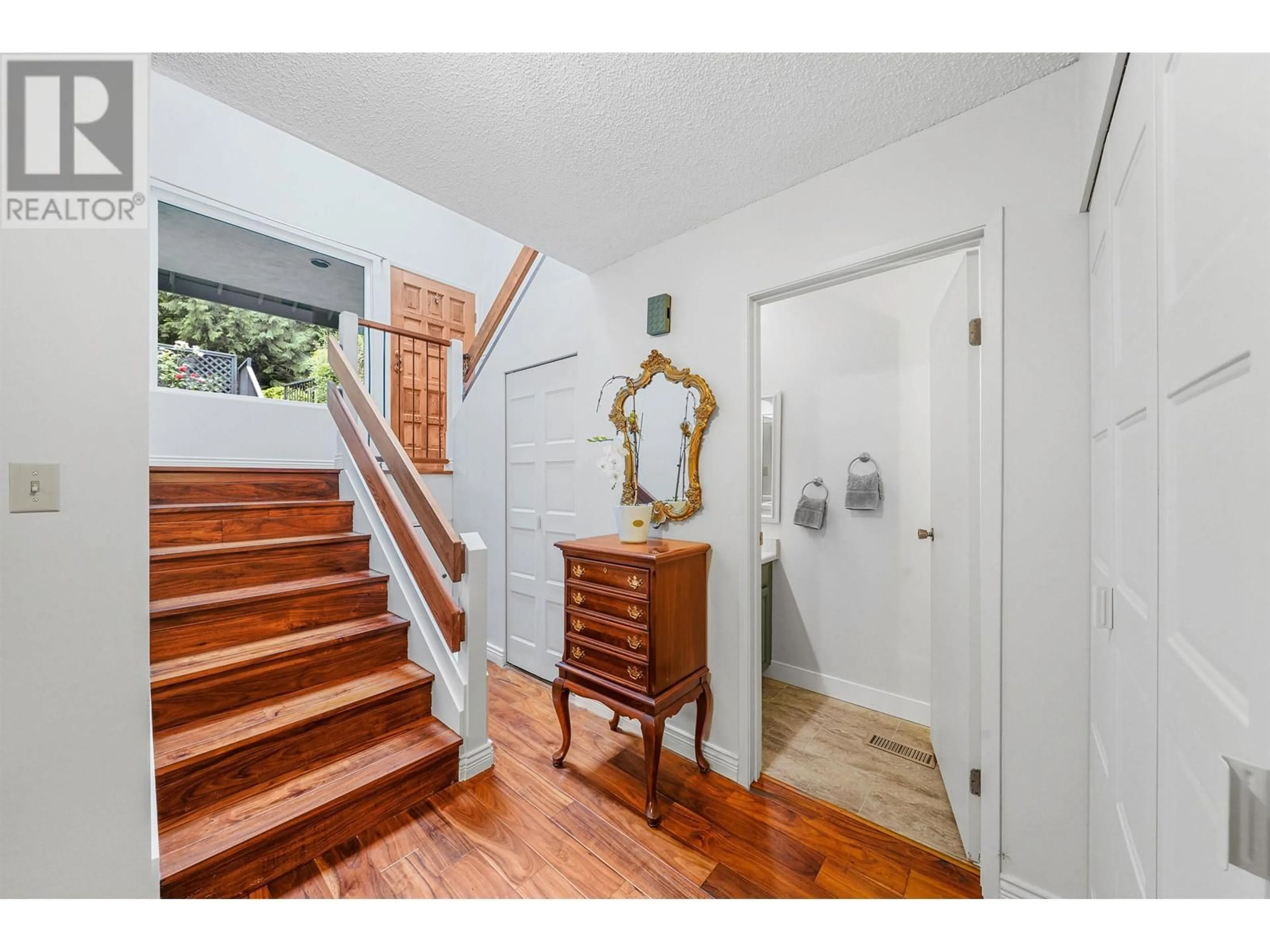 Indoor entryway for 3366 WILLIAM AVENUE, North Vancouver British Columbia V7K2Z6