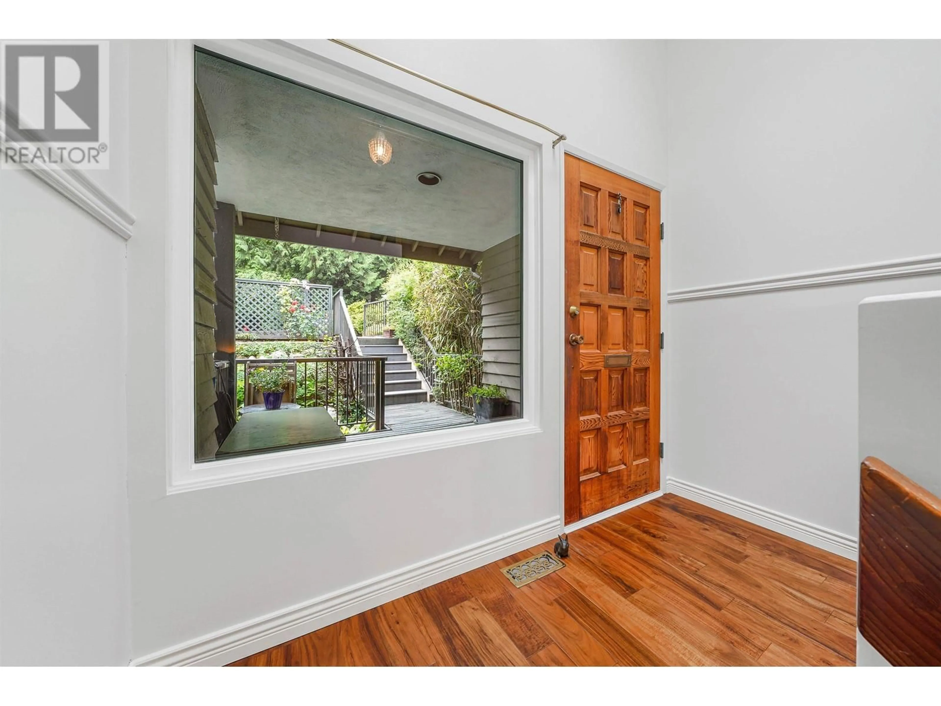 Indoor entryway for 3366 WILLIAM AVENUE, North Vancouver British Columbia V7K2Z6