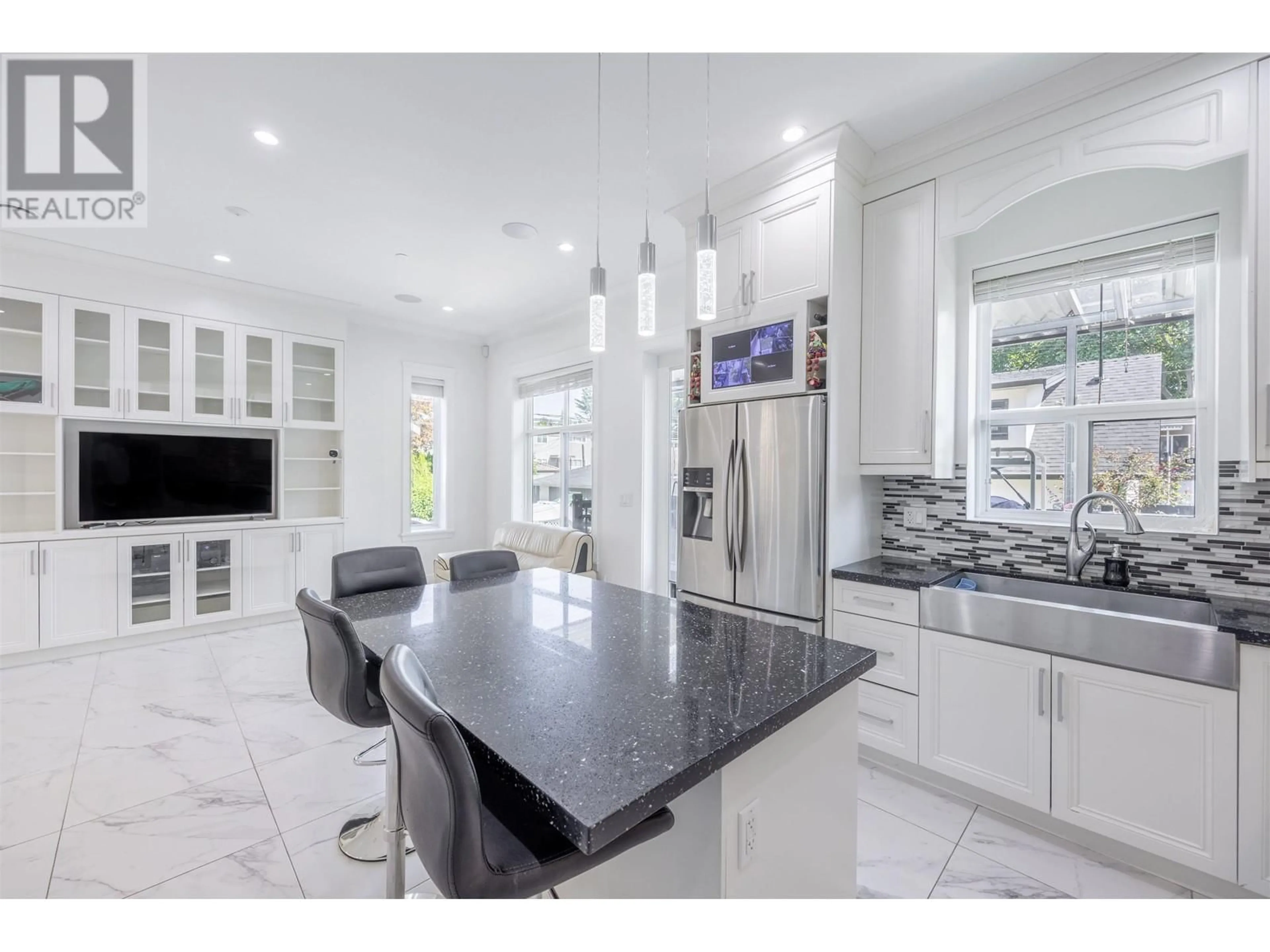 Contemporary kitchen, ceramic/tile floor for 172 ONTARIO PLACE, Vancouver British Columbia V5W1S2