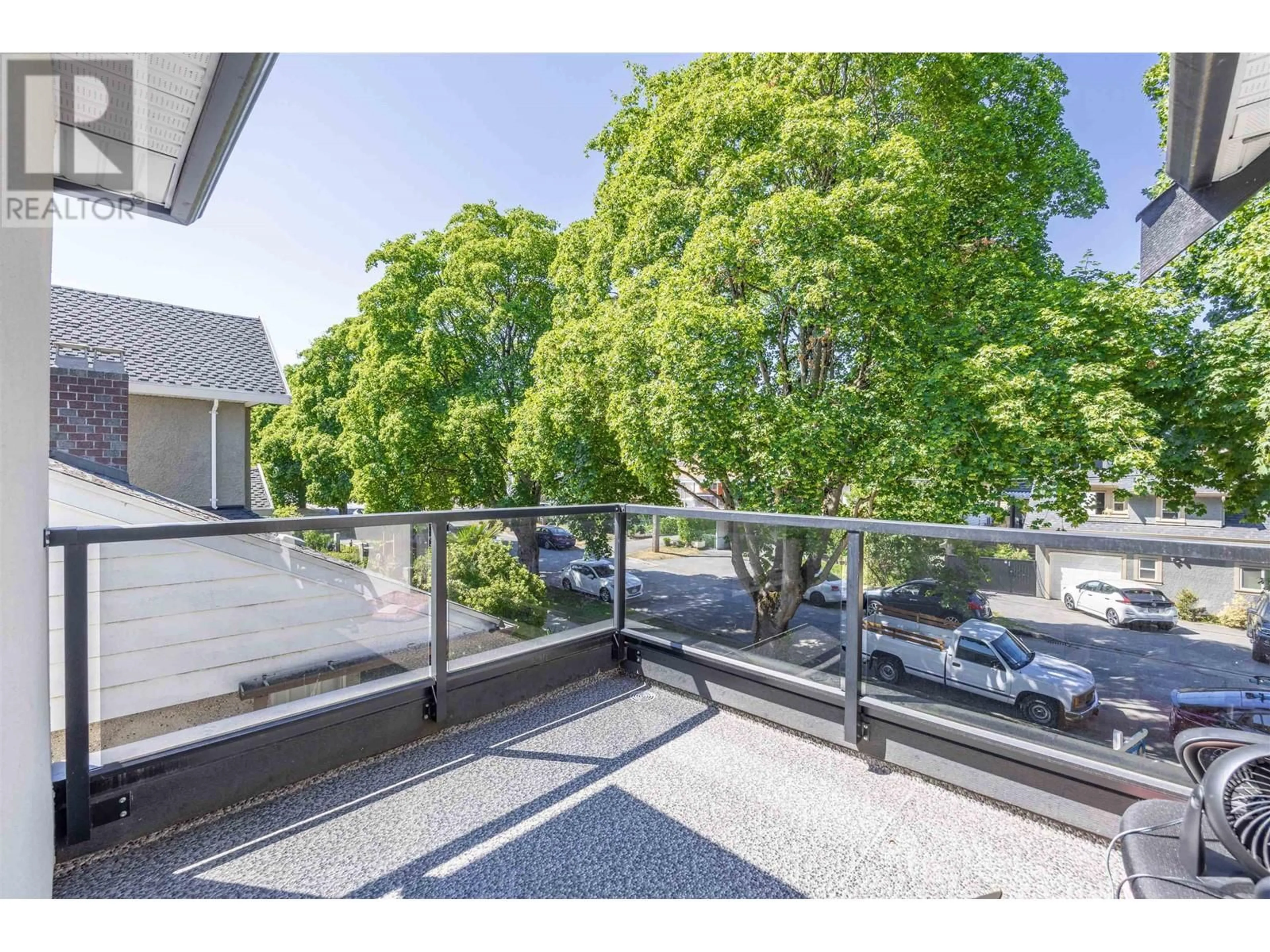 A pic from outside/outdoor area/front of a property/back of a property/a pic from drone, street for 172 ONTARIO PLACE, Vancouver British Columbia V5W1S2