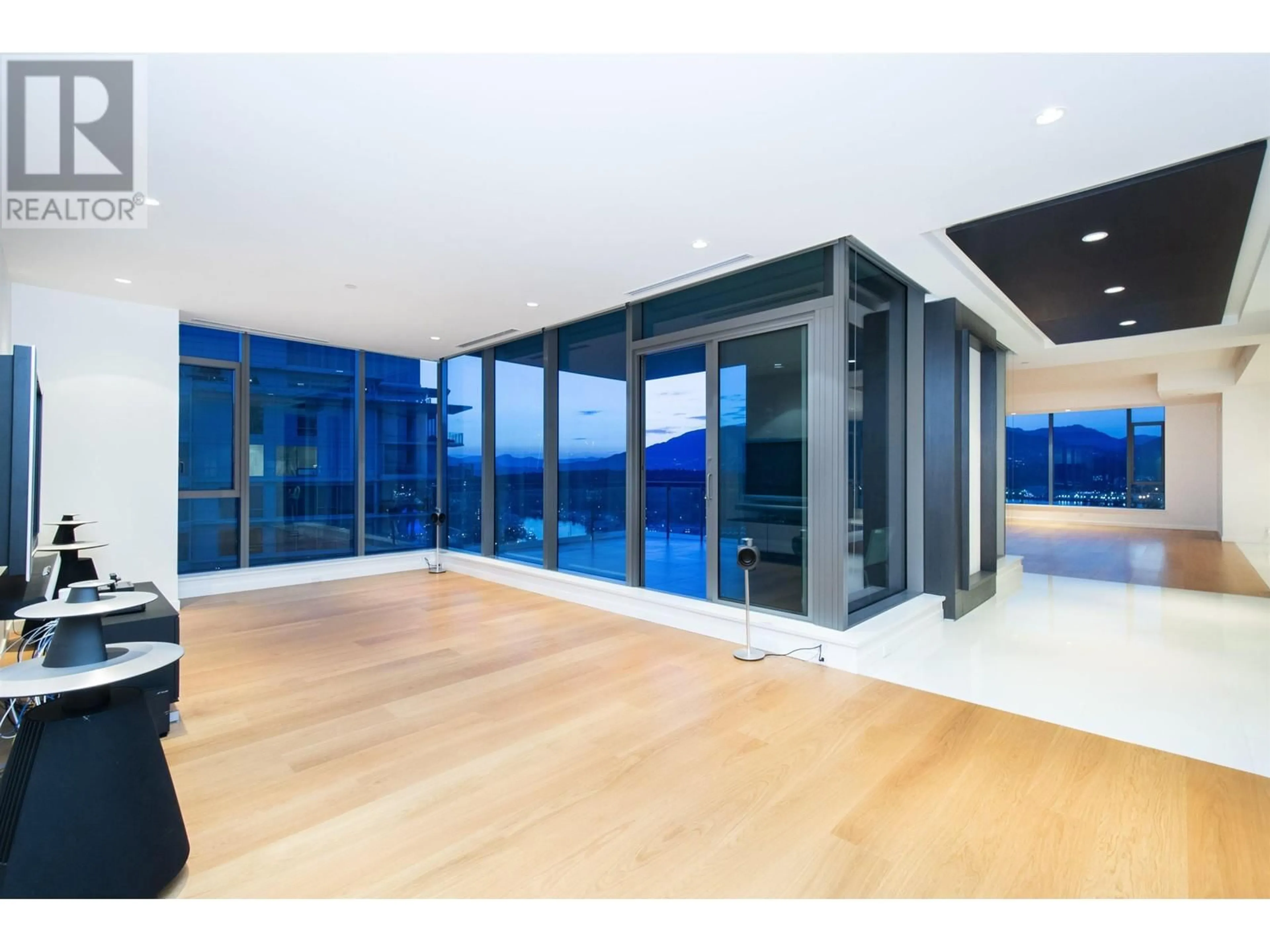 Indoor foyer, wood floors for 2601 277 THURLOW STREET, Vancouver British Columbia V6C0C1