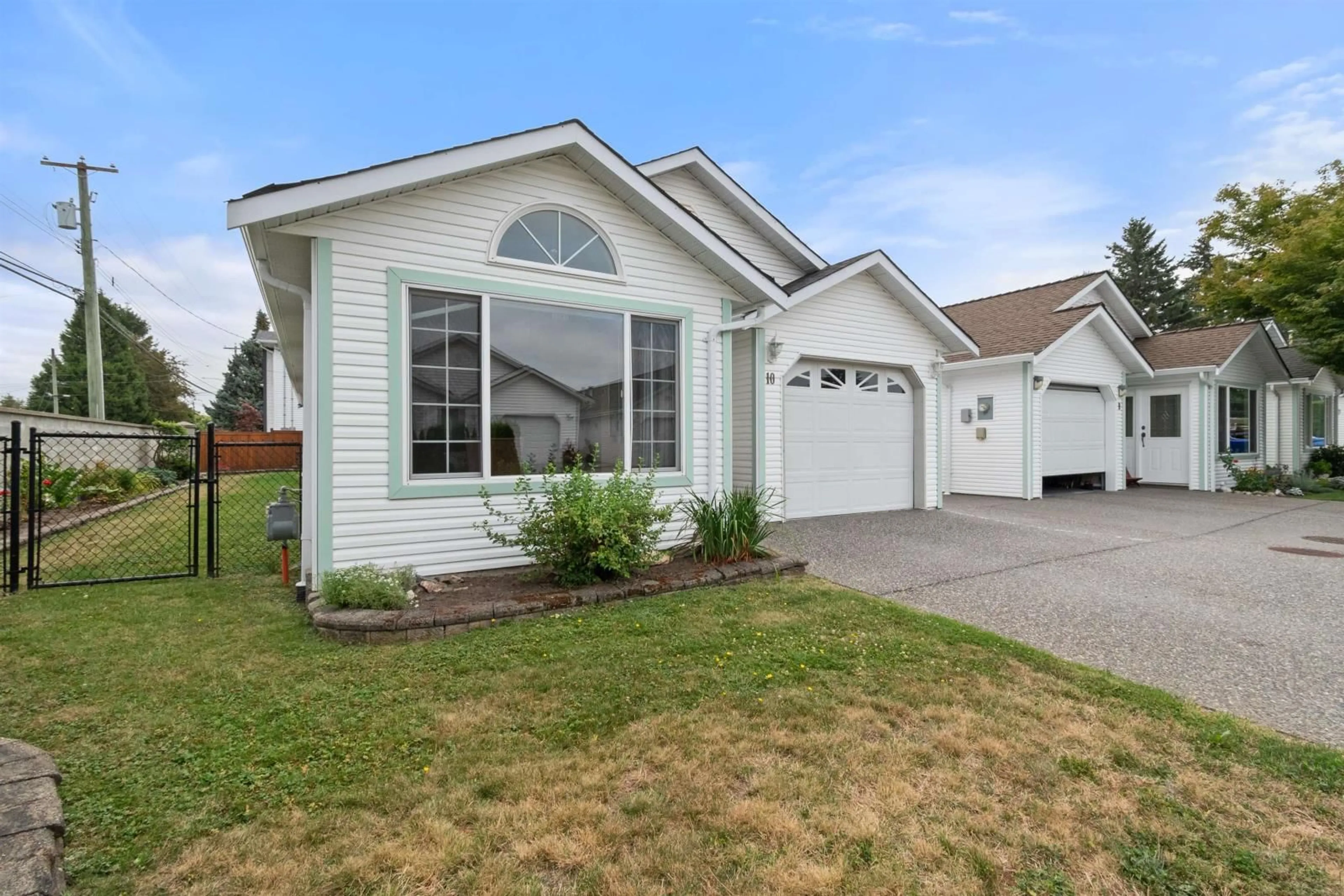 Frontside or backside of a home, cottage for 10 46244 BROOKS AVENUE, Chilliwack British Columbia V2P1C4