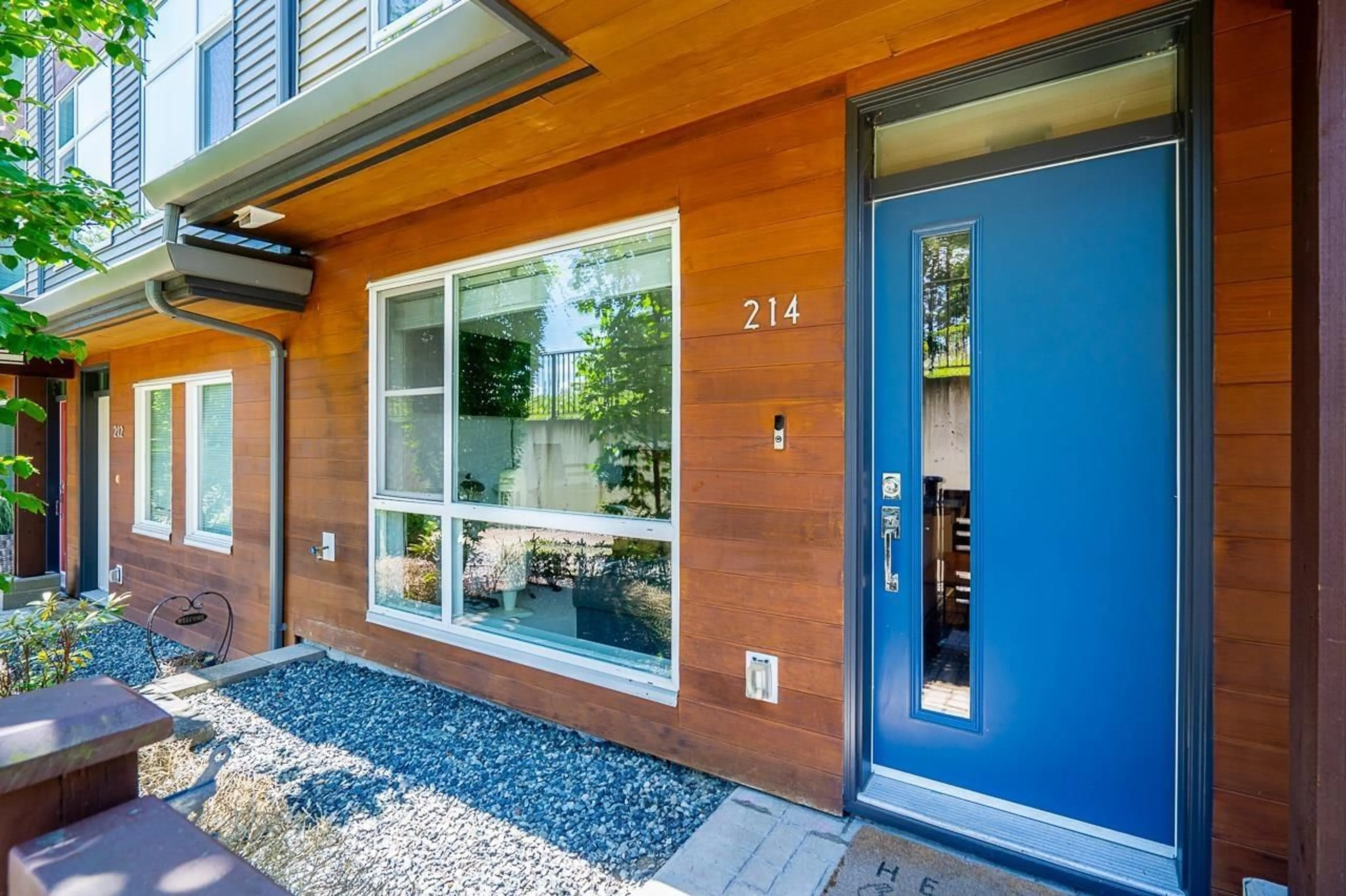 Indoor entryway, wood floors for 214 2228 162 STREET, Surrey British Columbia V3Z6P4