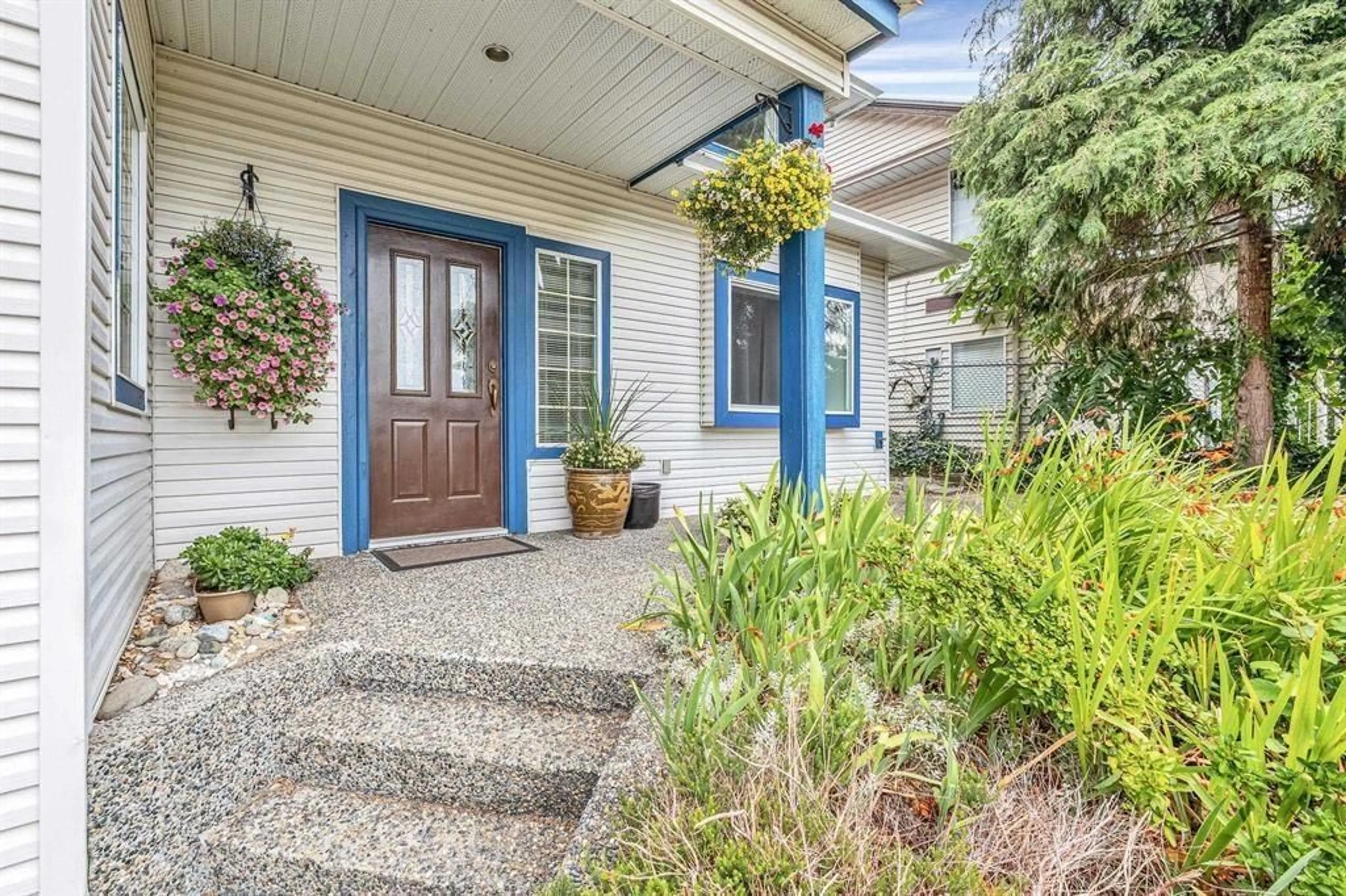 Indoor entryway, wood floors for 32927 BRACKEN AVENUE, Mission British Columbia V2V2S4