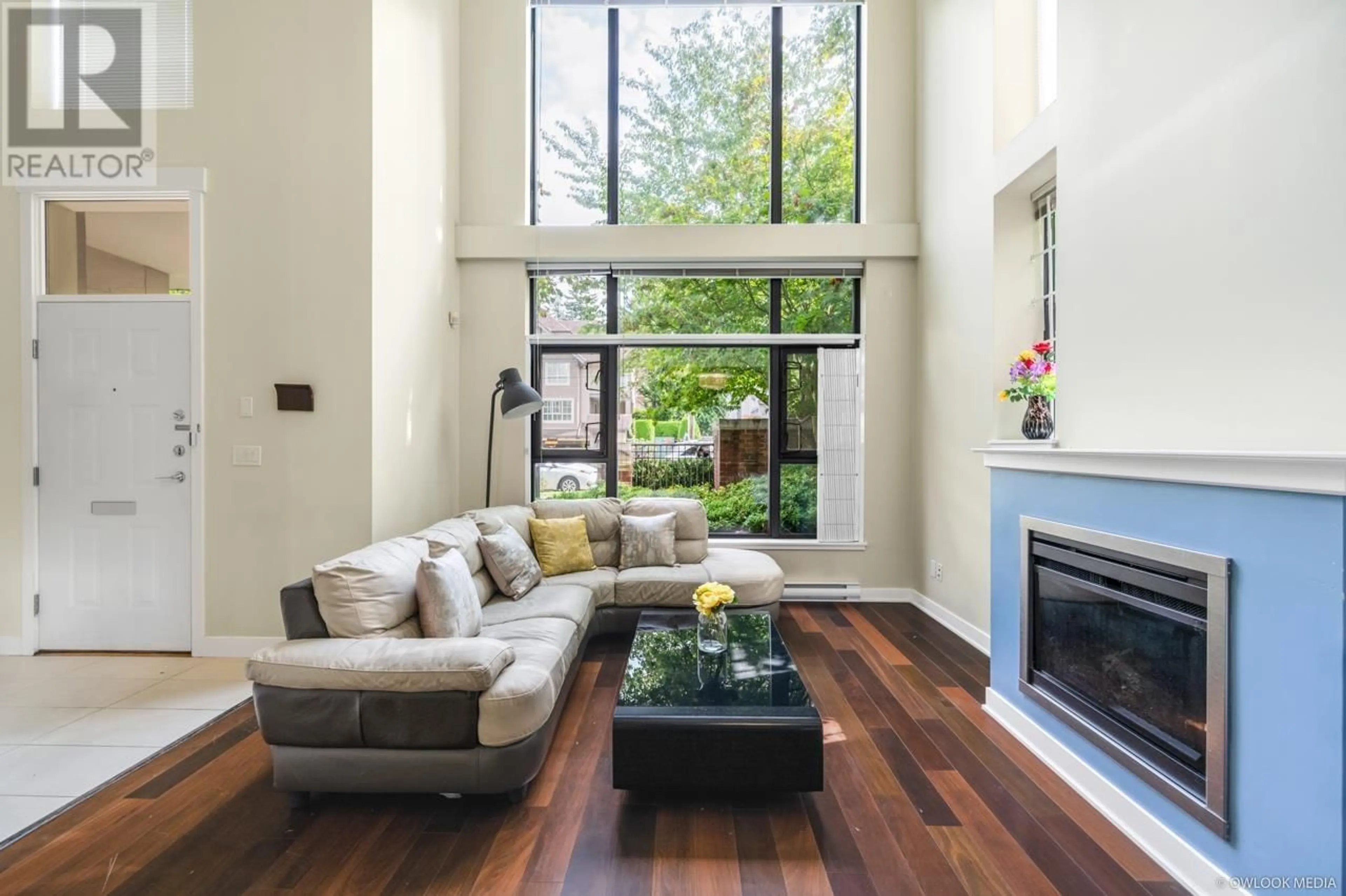 Living room, wood floors for 7071 17TH AVENUE, Burnaby British Columbia V3N1K6