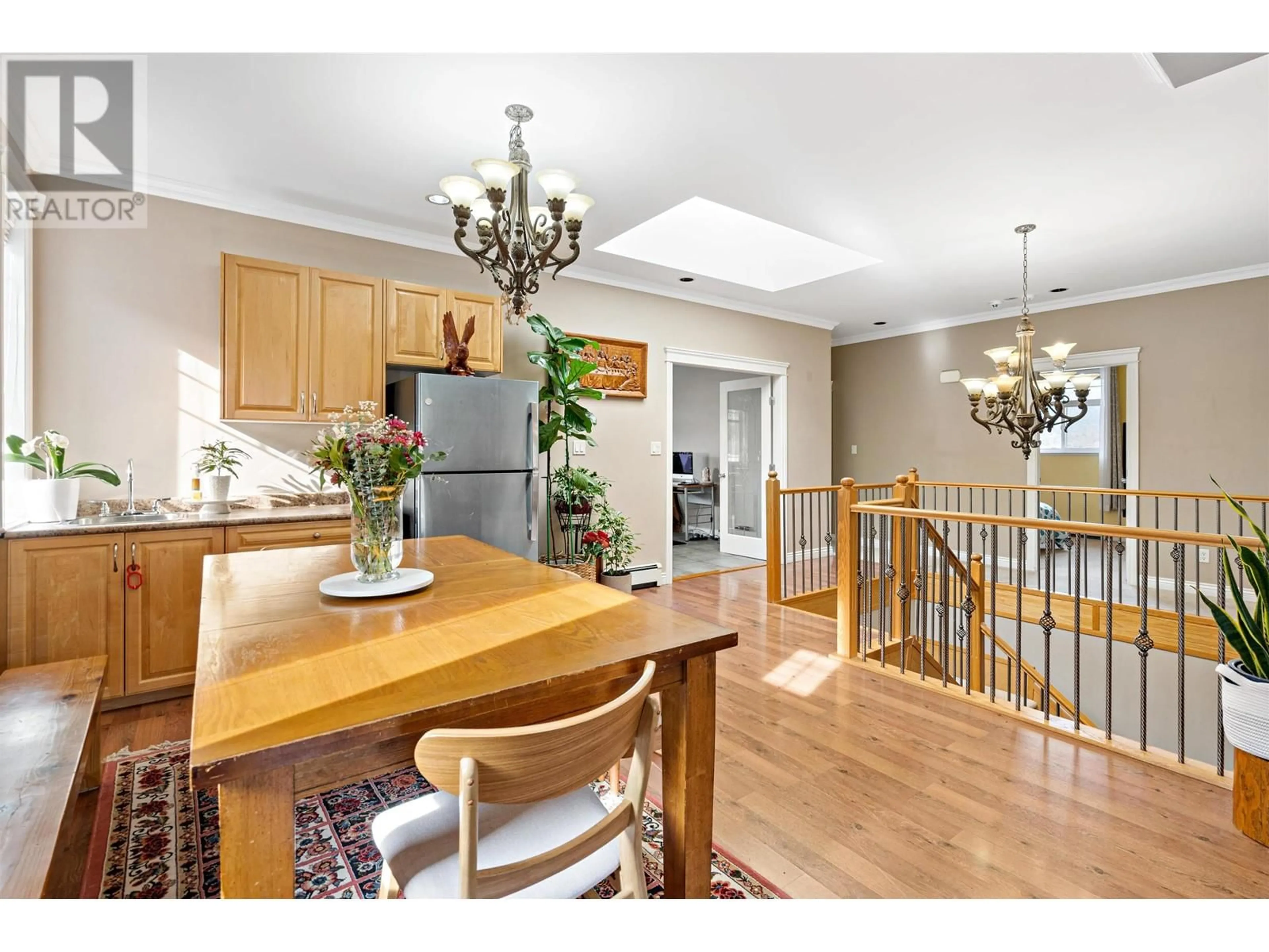 Open concept kitchen, wood/laminate floor for 38139 HARBOUR VIEW PLACE, Squamish British Columbia V8B0J2