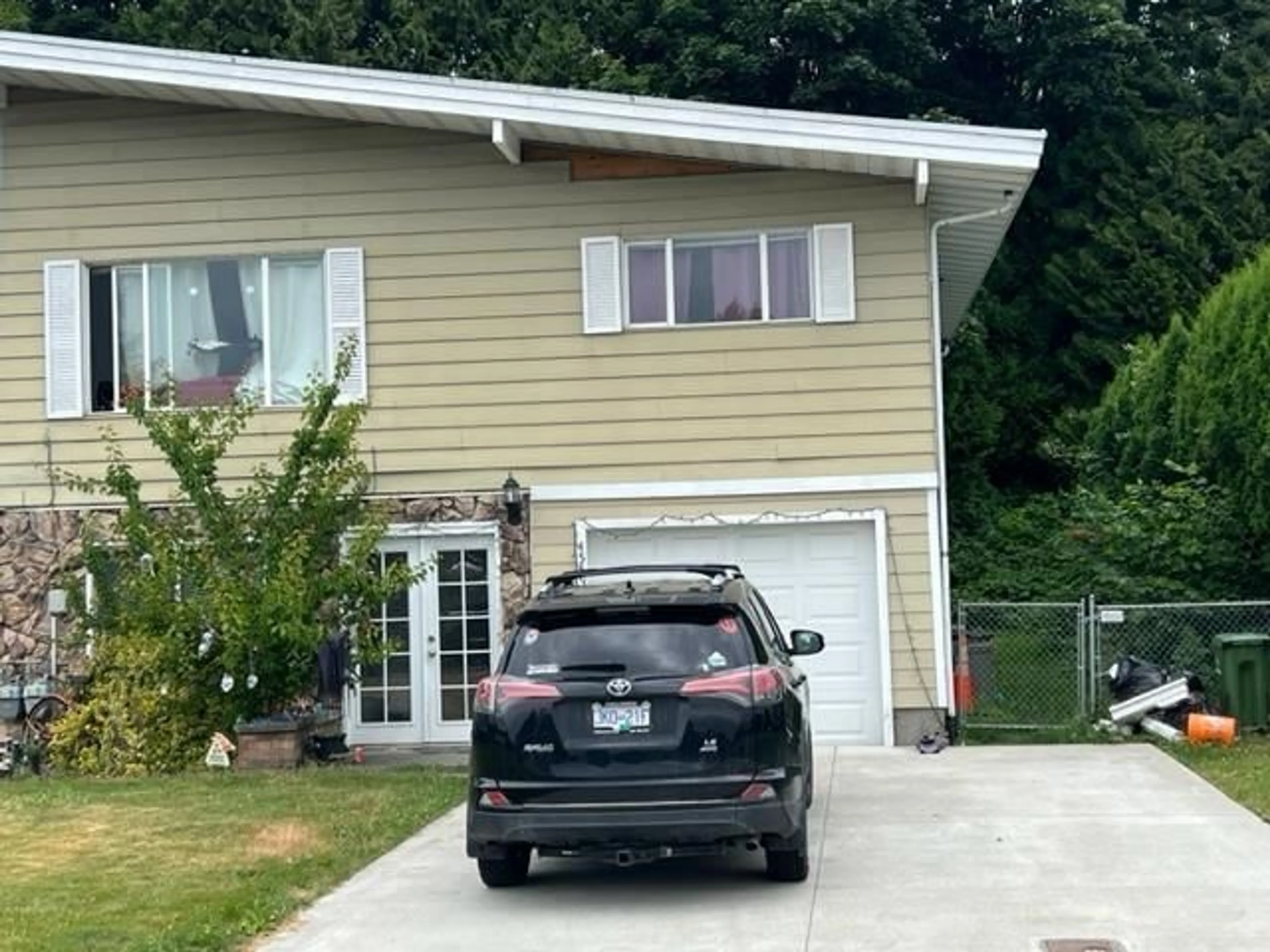 Frontside or backside of a home, the street view for 45497 MCINTOSH DRIVE, Chilliwack British Columbia V2P6V4