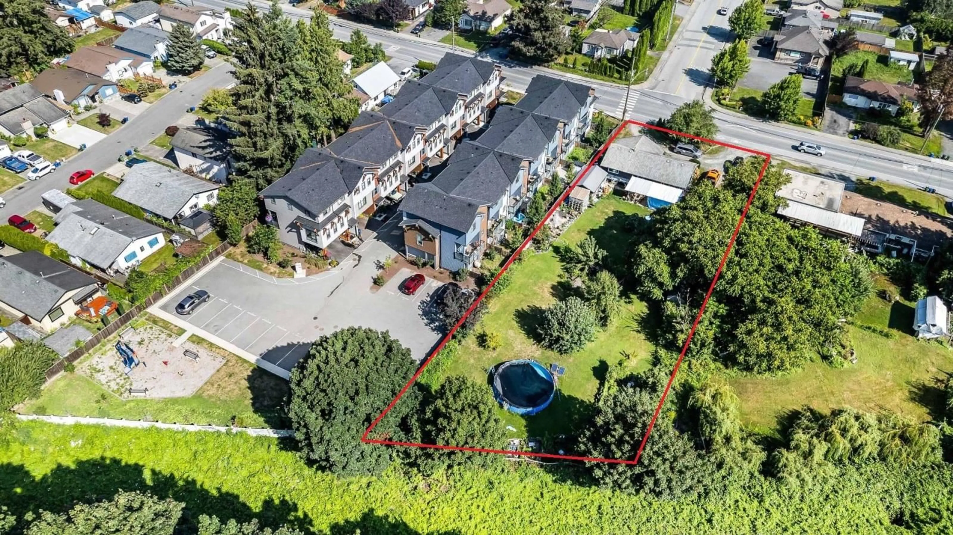 A pic from exterior of the house or condo, the fenced backyard for 45614 BERNARD AVENUE|Chilliwack Proper W, Chilliwack British Columbia V2P1H8