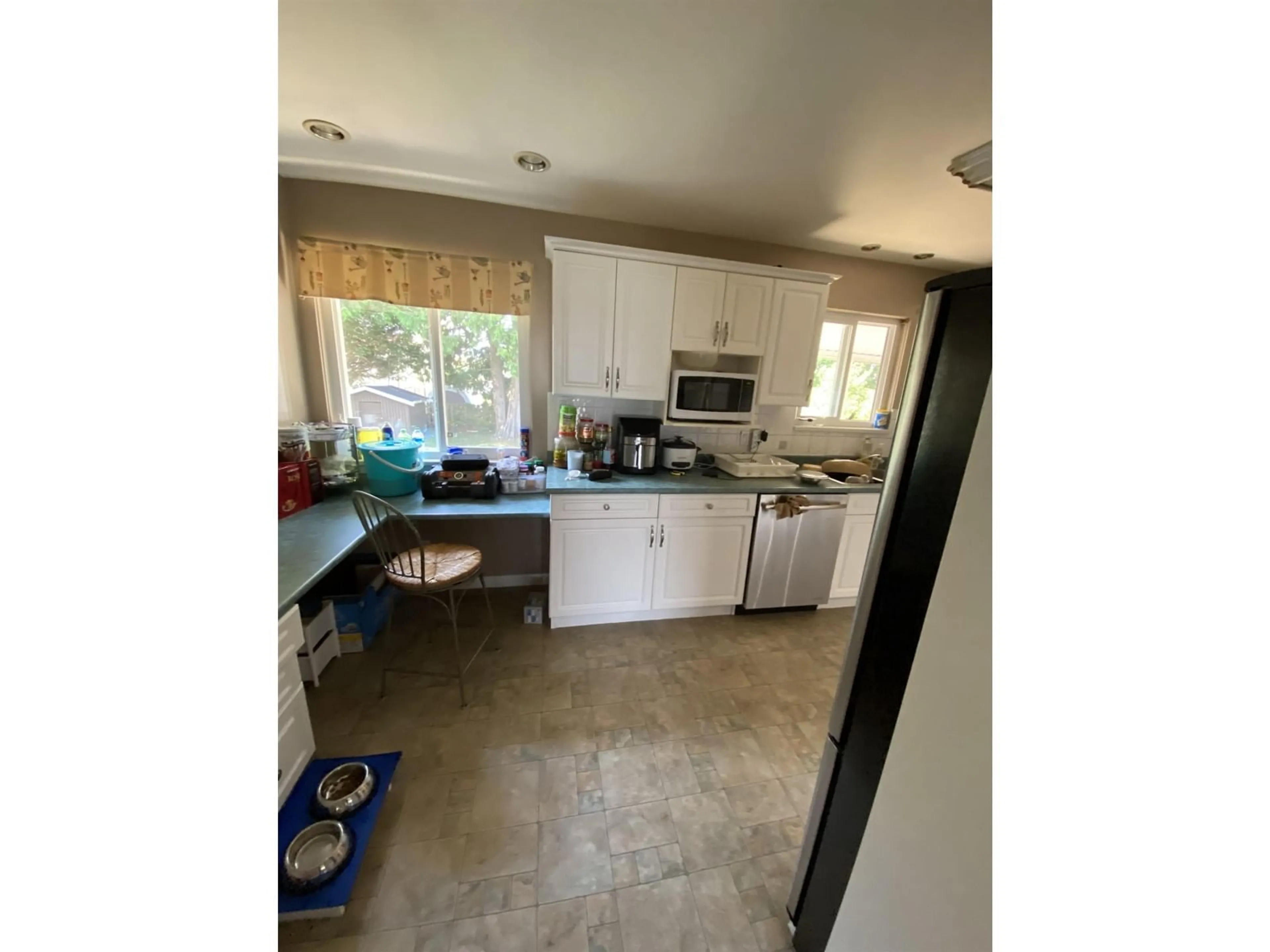 Standard kitchen, not visible floor, cottage for 11525 81A AVENUE, Delta British Columbia V4C2A7