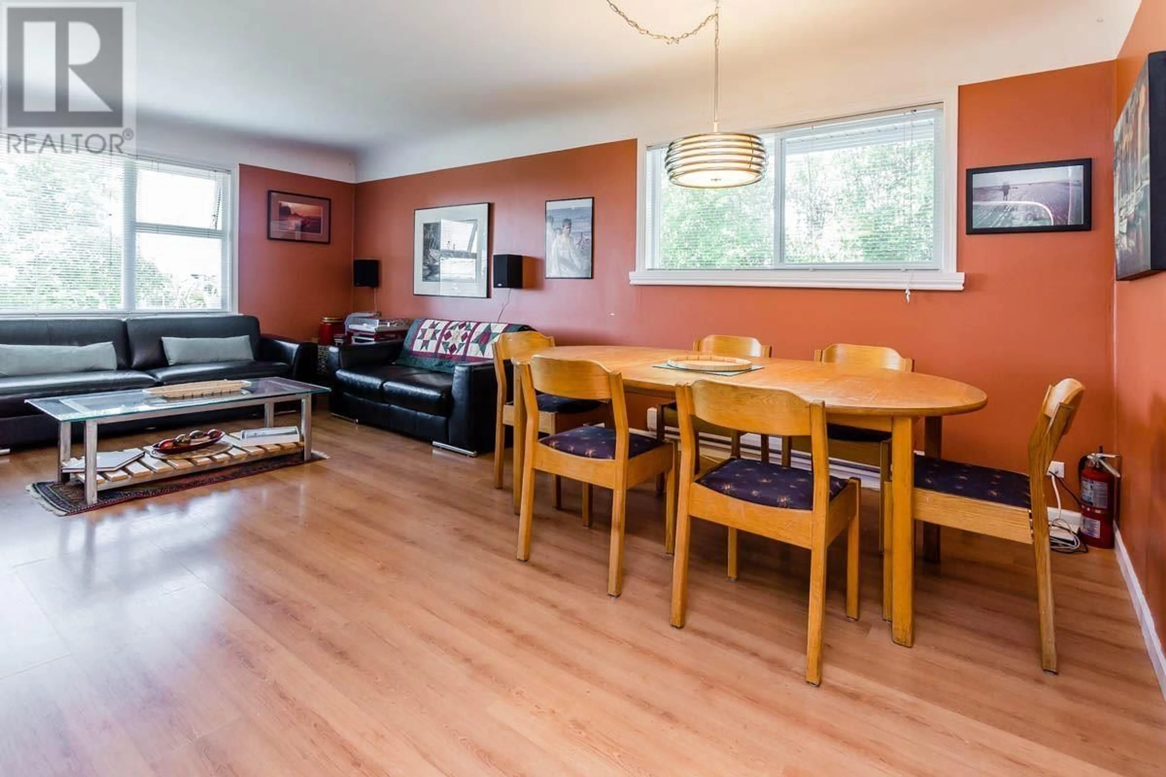 Dining room, wood floors, cottage for 923 QUADLING AVENUE, Coquitlam British Columbia V3K2A6