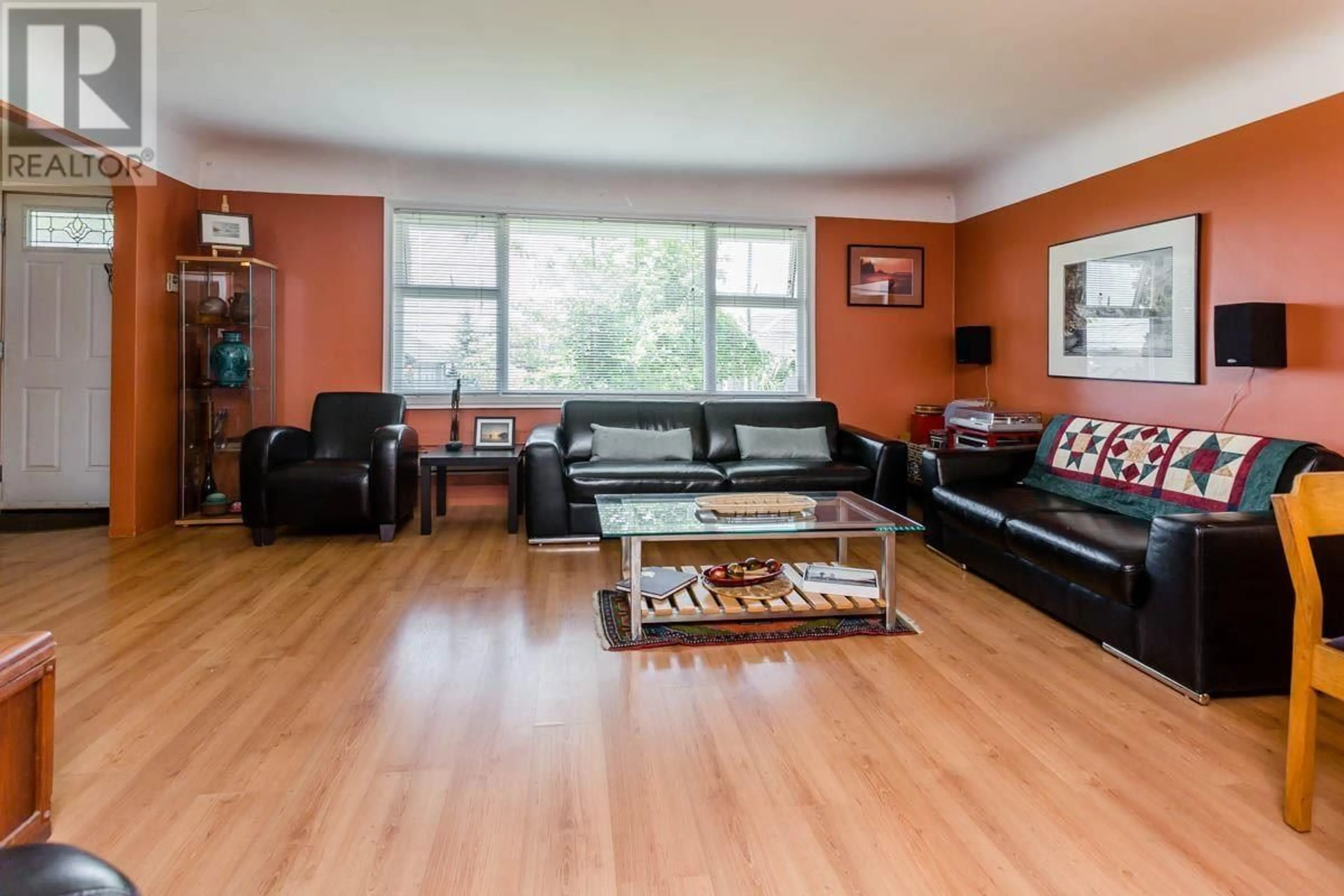 Living room, wood floors for 923 QUADLING AVENUE, Coquitlam British Columbia V3K2A6