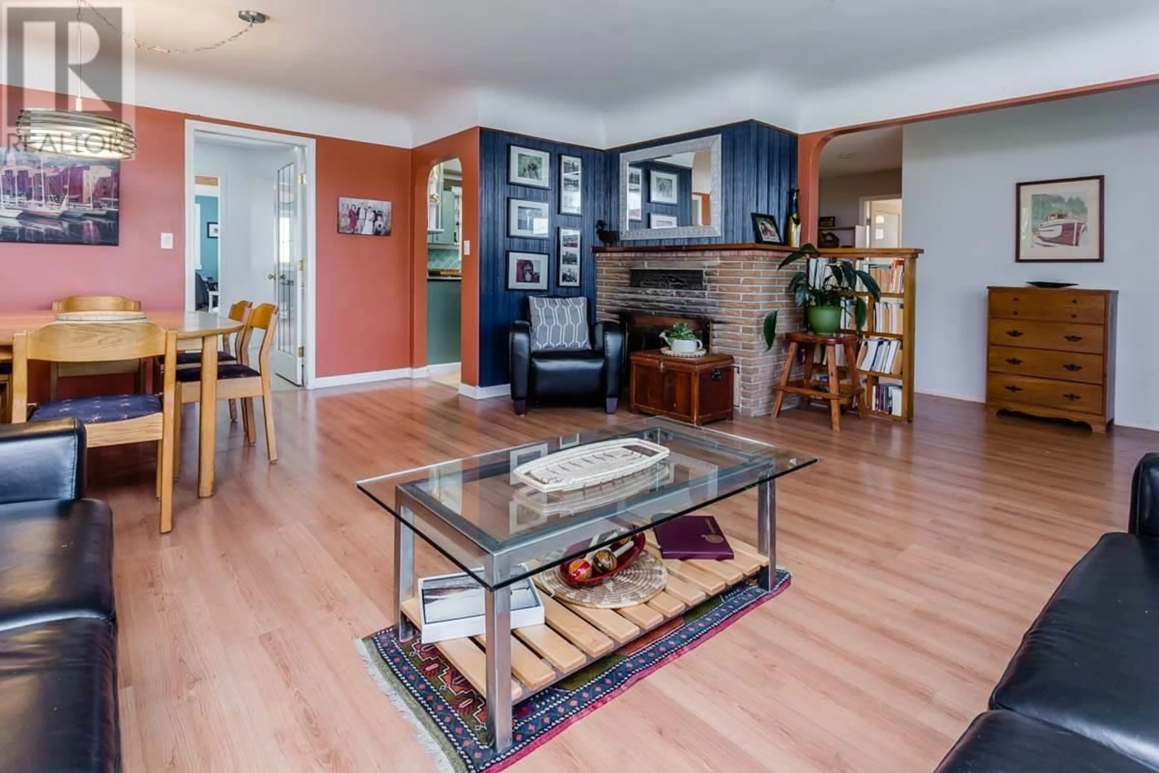 Living room, wood floors for 923 QUADLING AVENUE, Coquitlam British Columbia V3K2A6