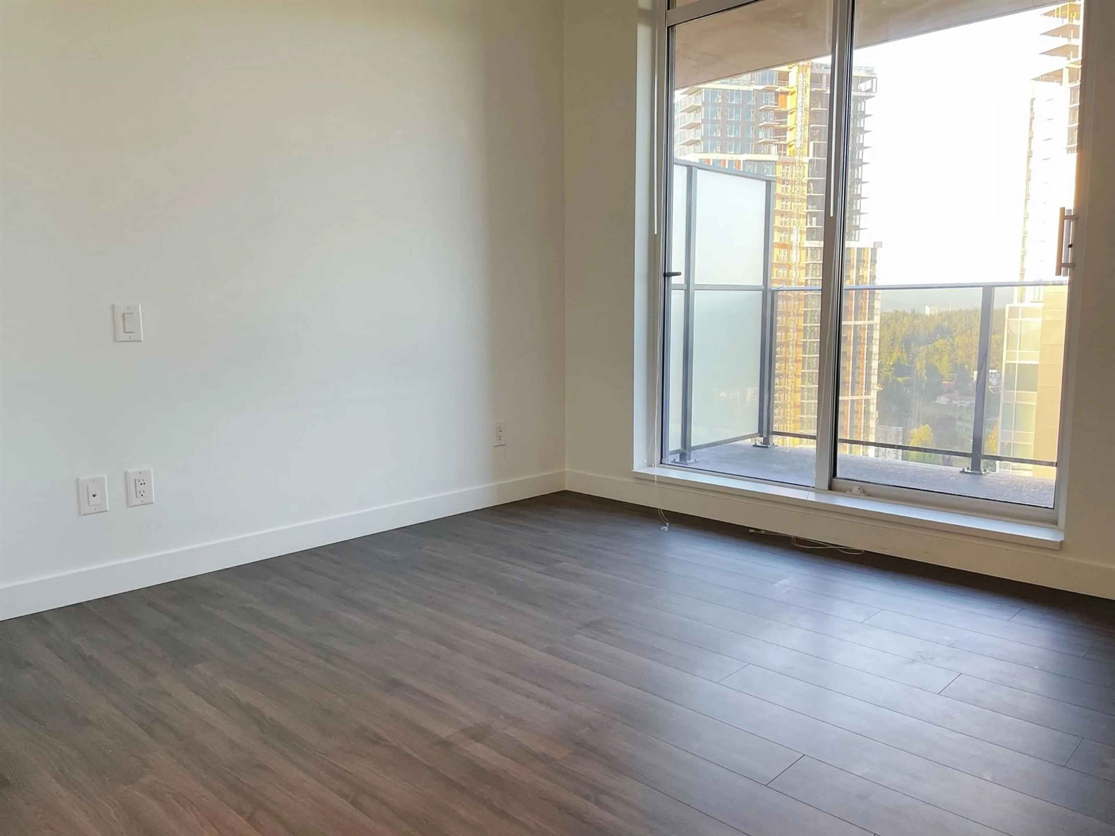 A pic of a room for 3010 - 13615 FRASER, Surrey British Columbia V3T0P7