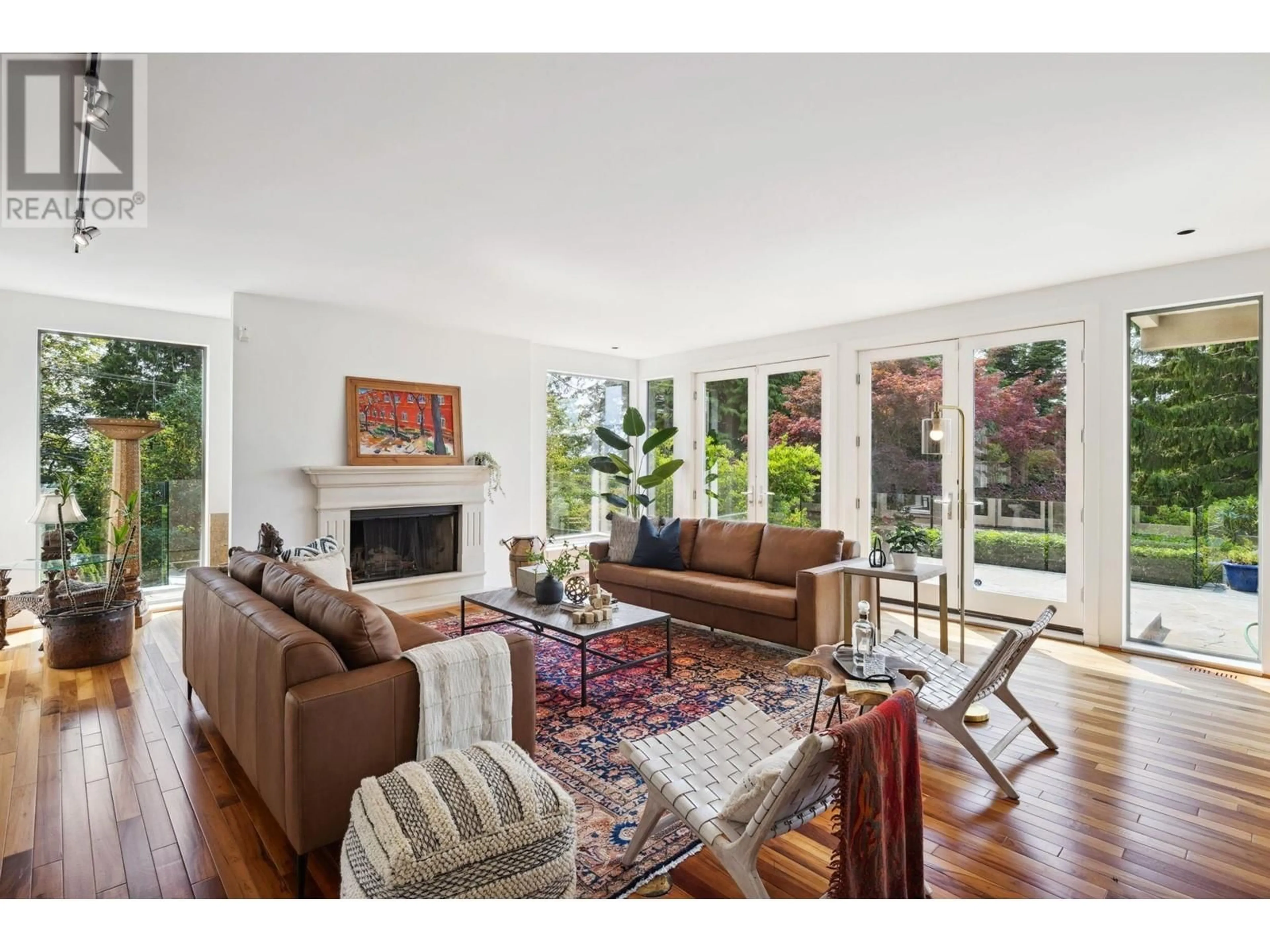 Living room, wood floors for 6069 GLENEAGLES DRIVE, West Vancouver British Columbia V7W1W1