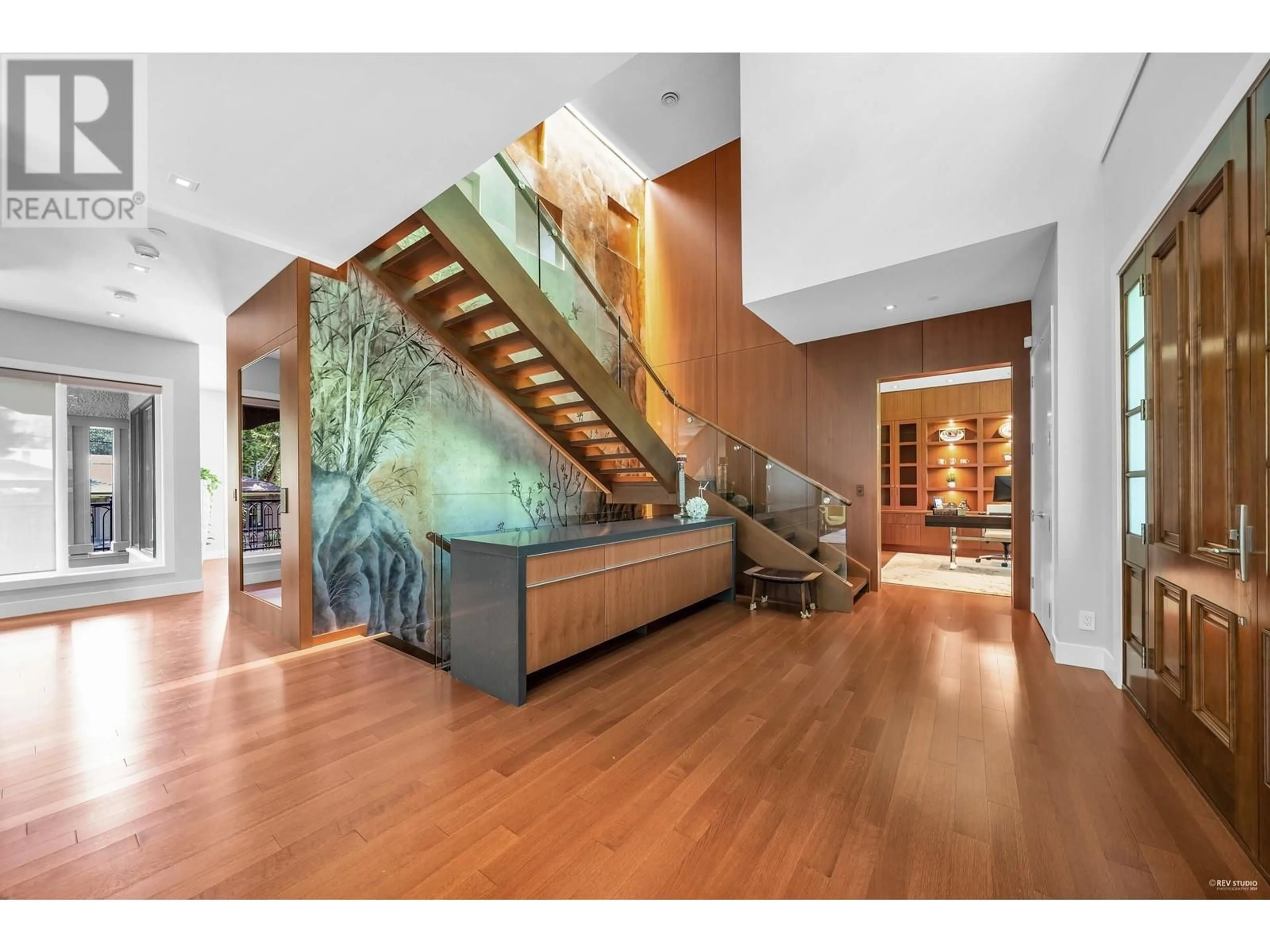 Indoor foyer, wood floors for 5961 CHURCHILL STREET, Vancouver British Columbia V6M3H4