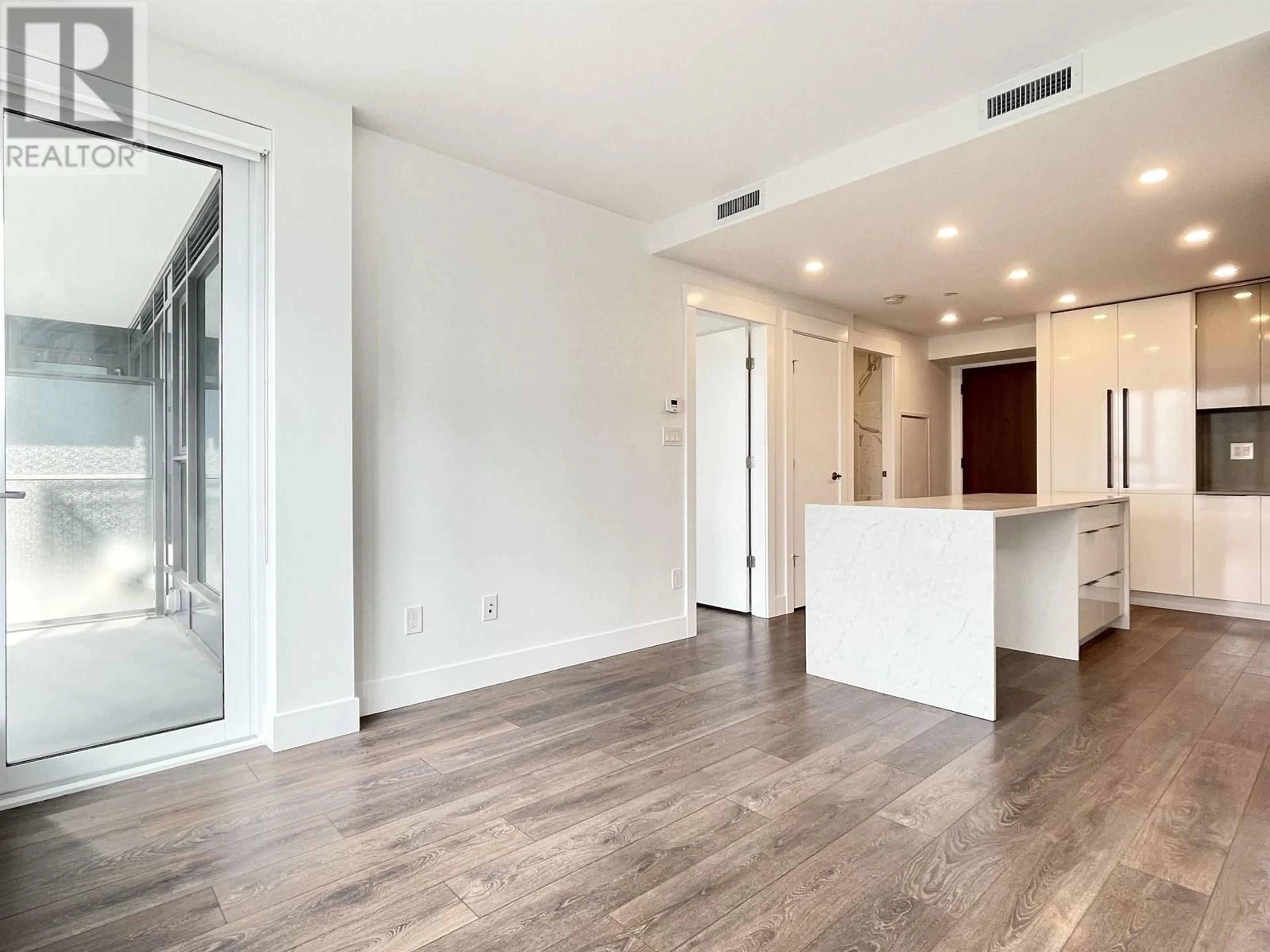 A pic of a room for 1006 - 4711 HAZEL STREET, Burnaby British Columbia V5H0J9