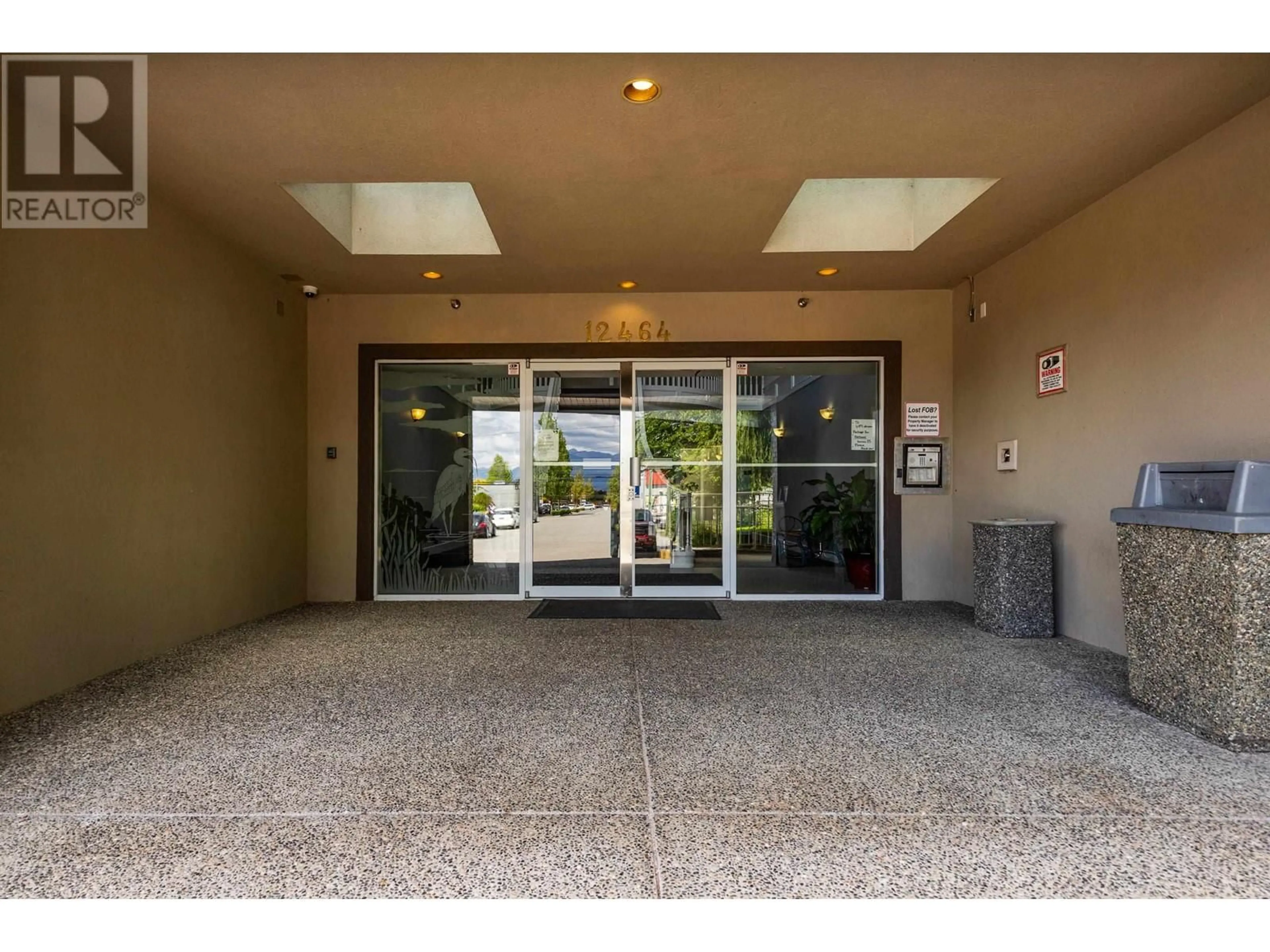 Indoor foyer, cement floor for 301 12464 191B STREET, Pitt Meadows British Columbia V3Y2P6